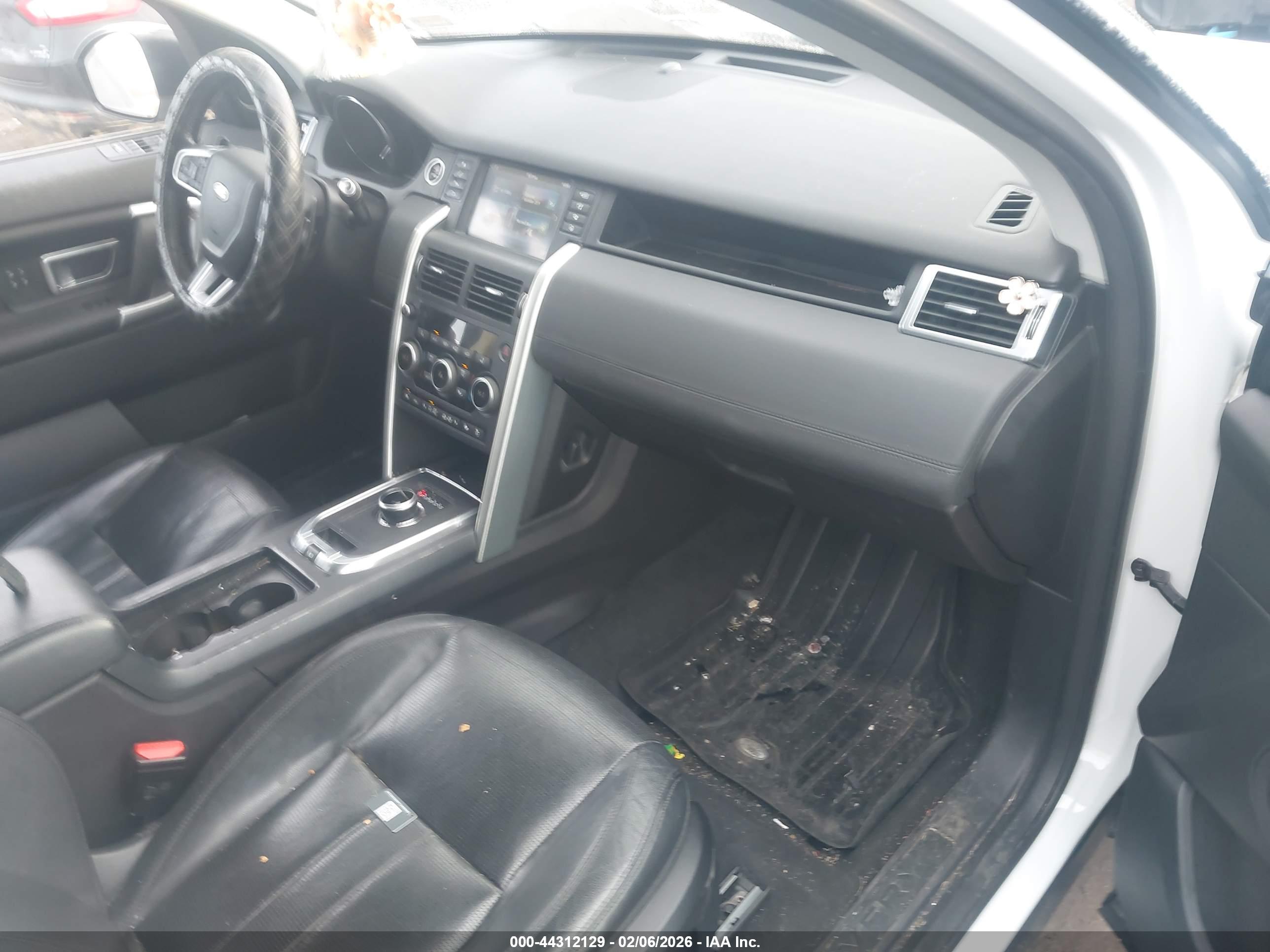 LAND ROVER image 5