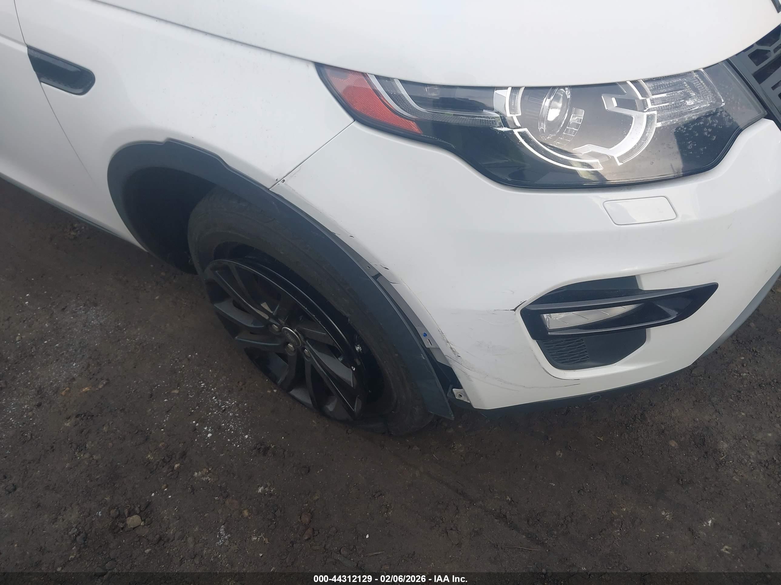 LAND ROVER image 6
