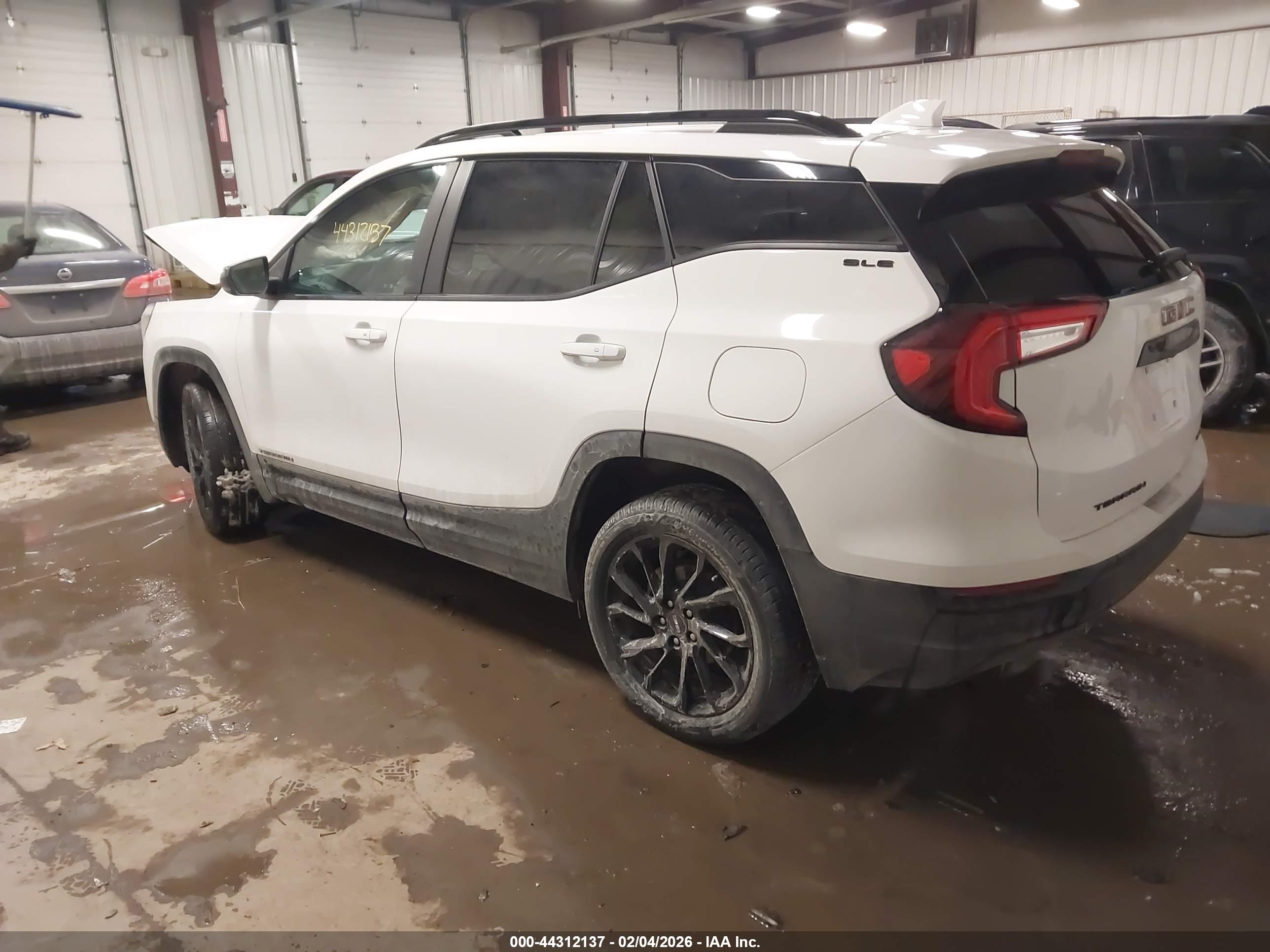 GMC TERRAIN image 3
