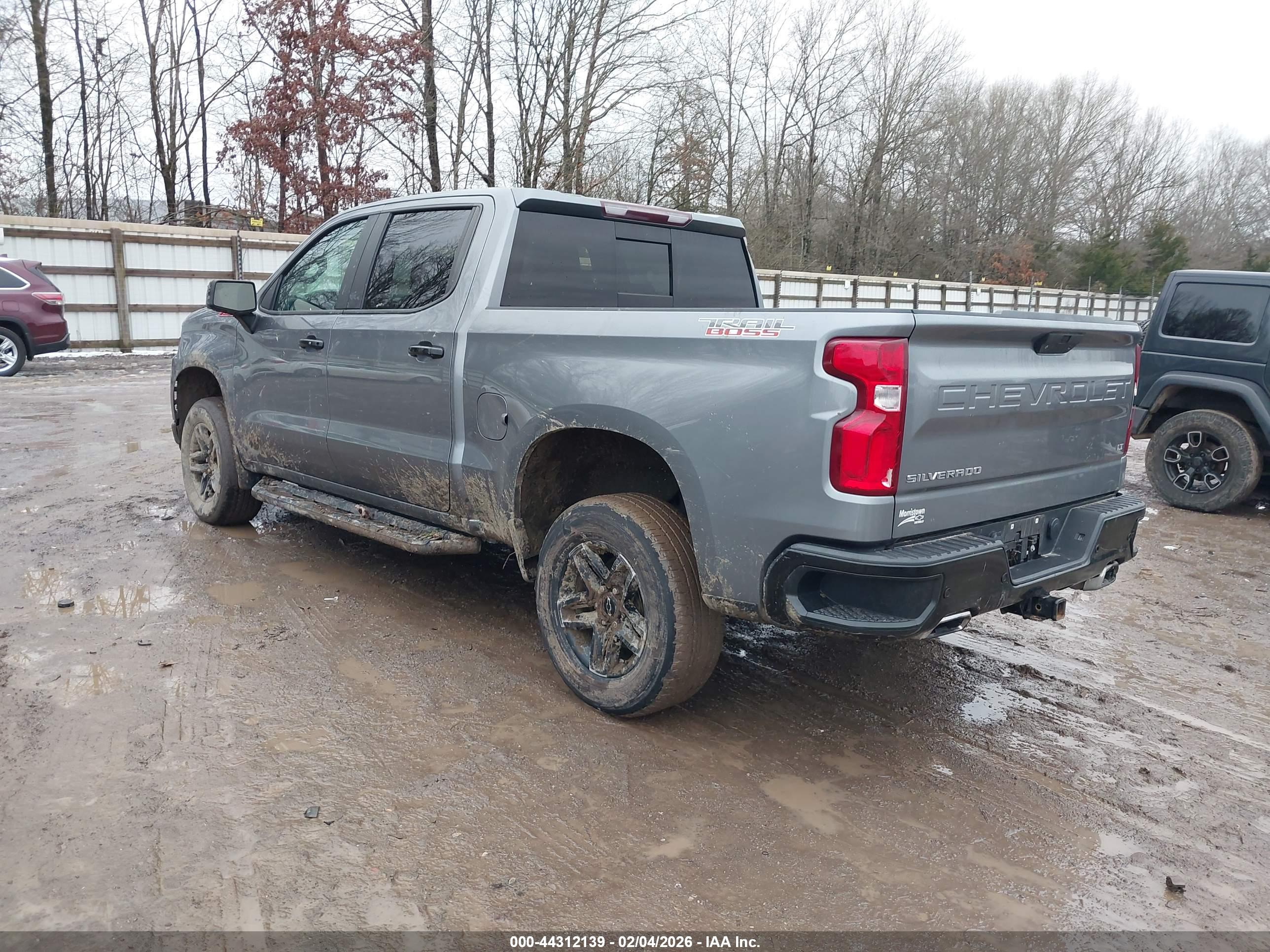 CHEVROLET SILVERADO image 3