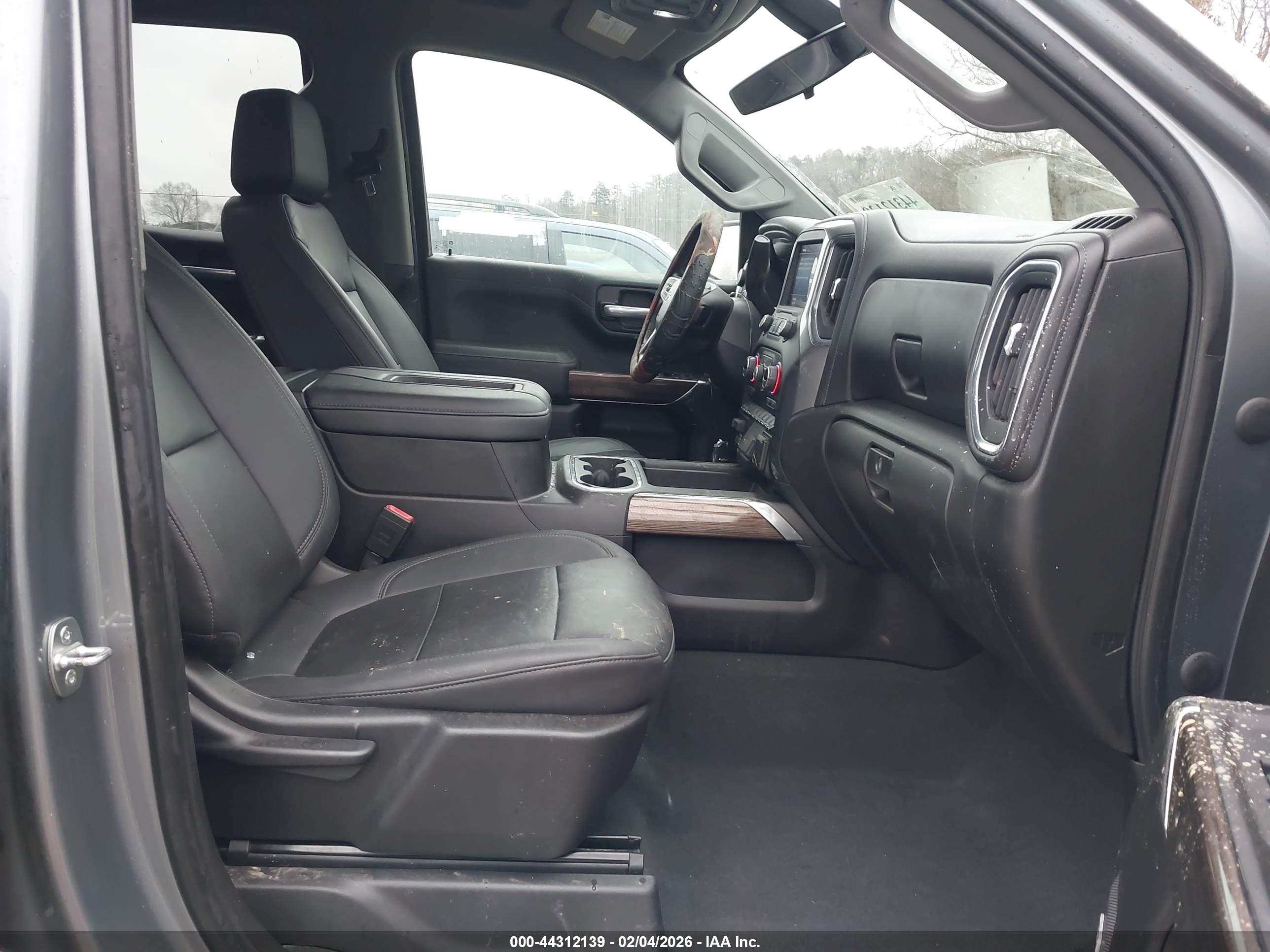 CHEVROLET SILVERADO image 5