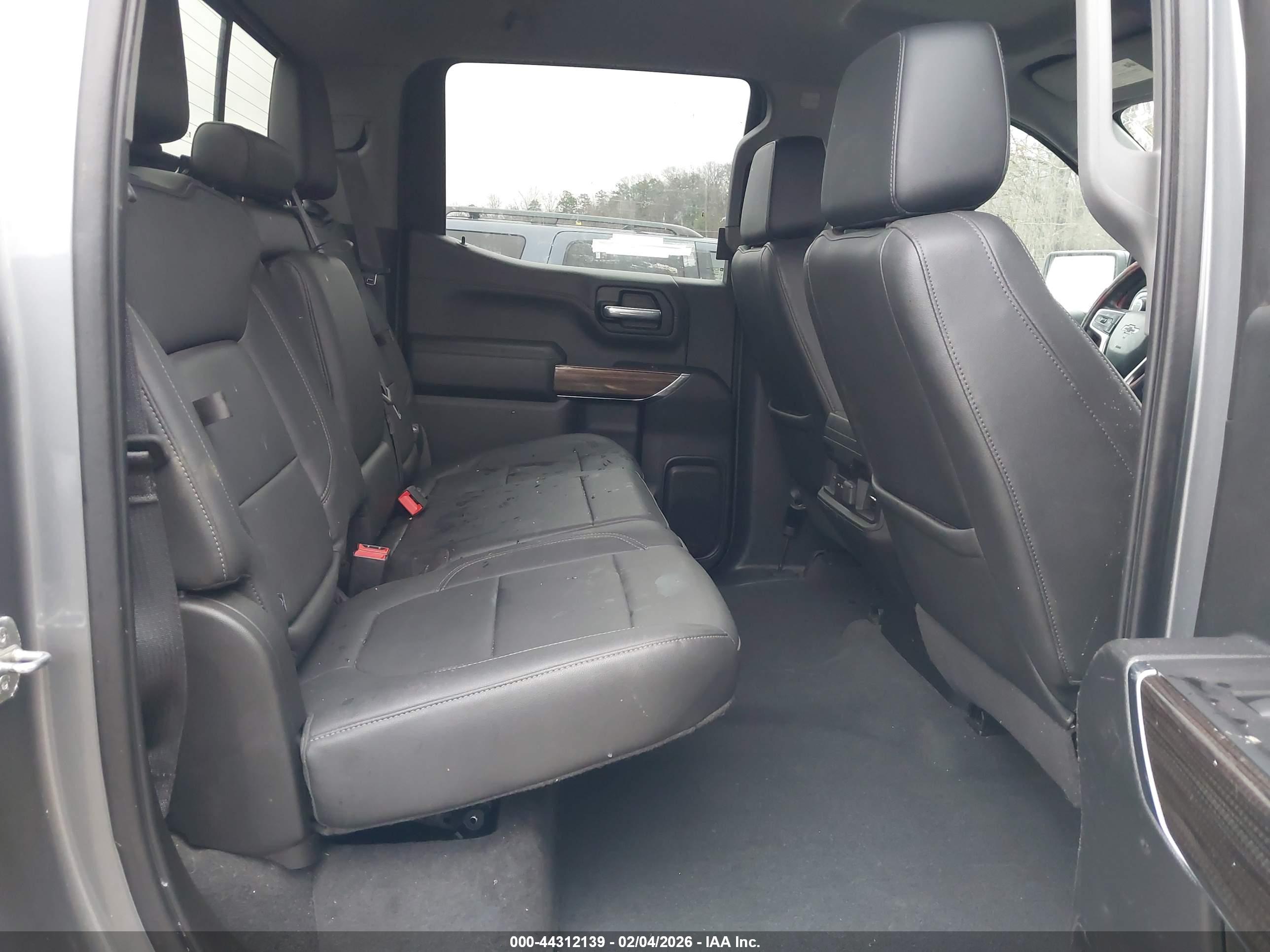 CHEVROLET SILVERADO image 8