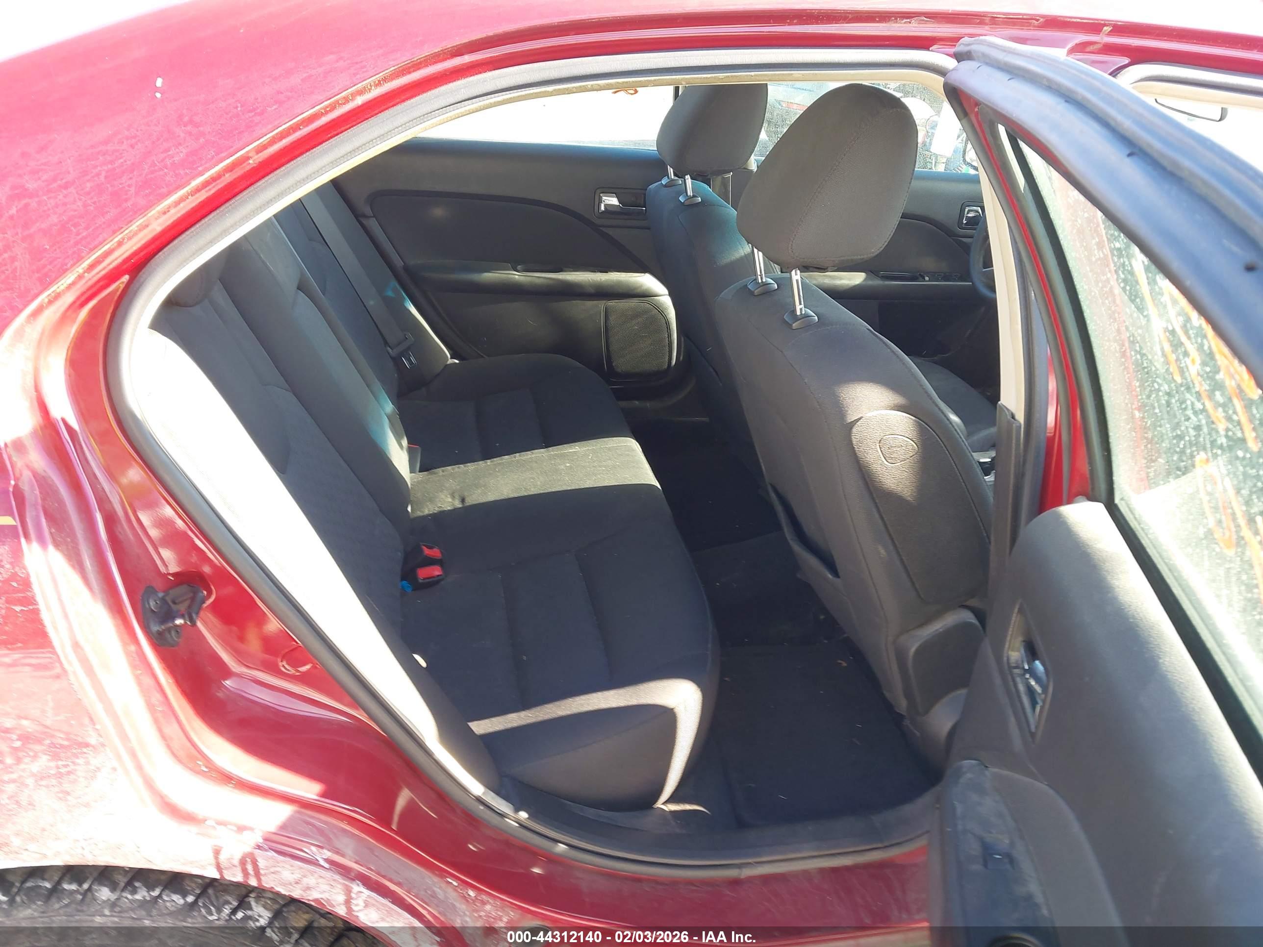 FORD FUSION image 8