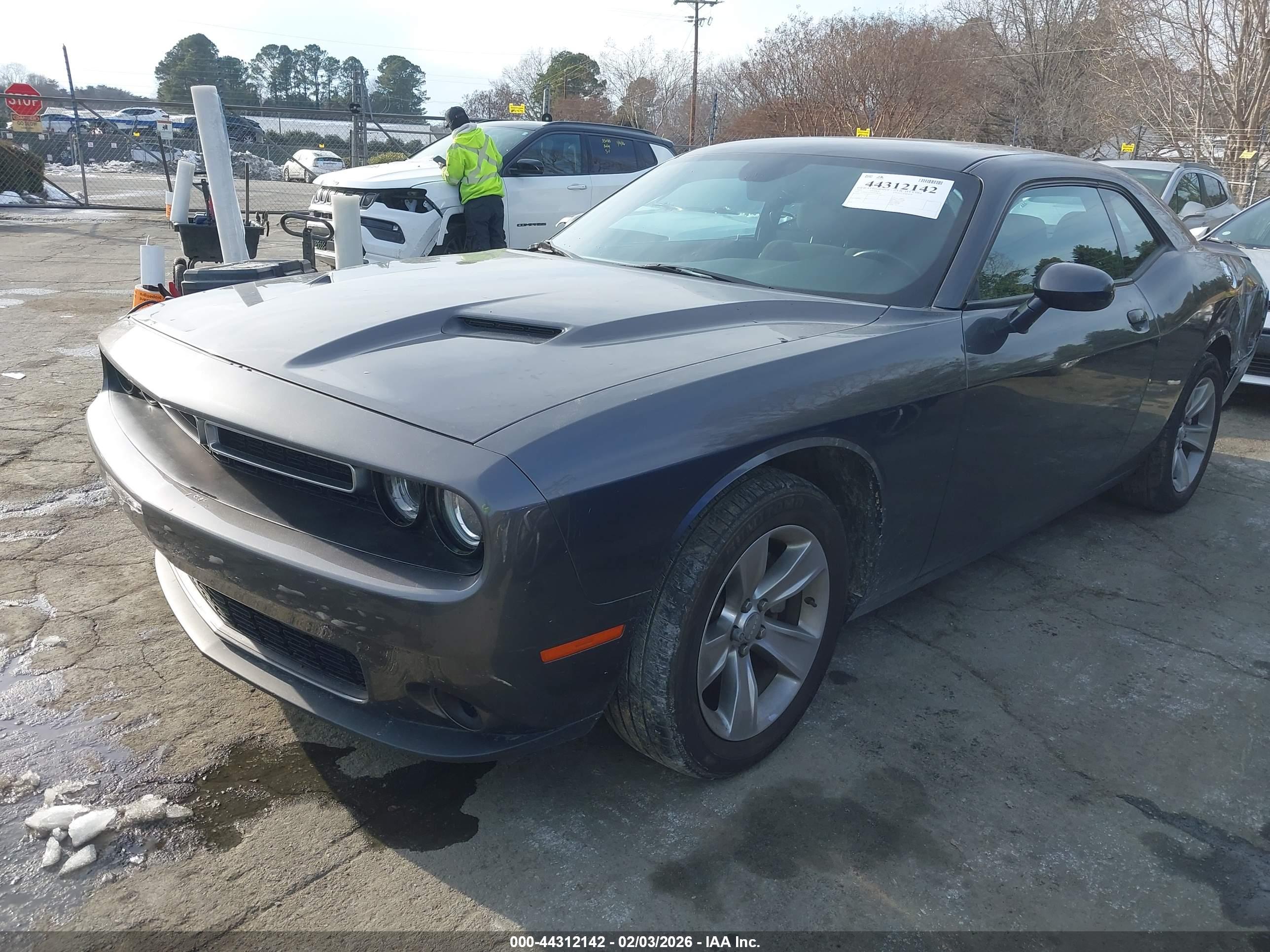 DODGE CHALLENGER image 2