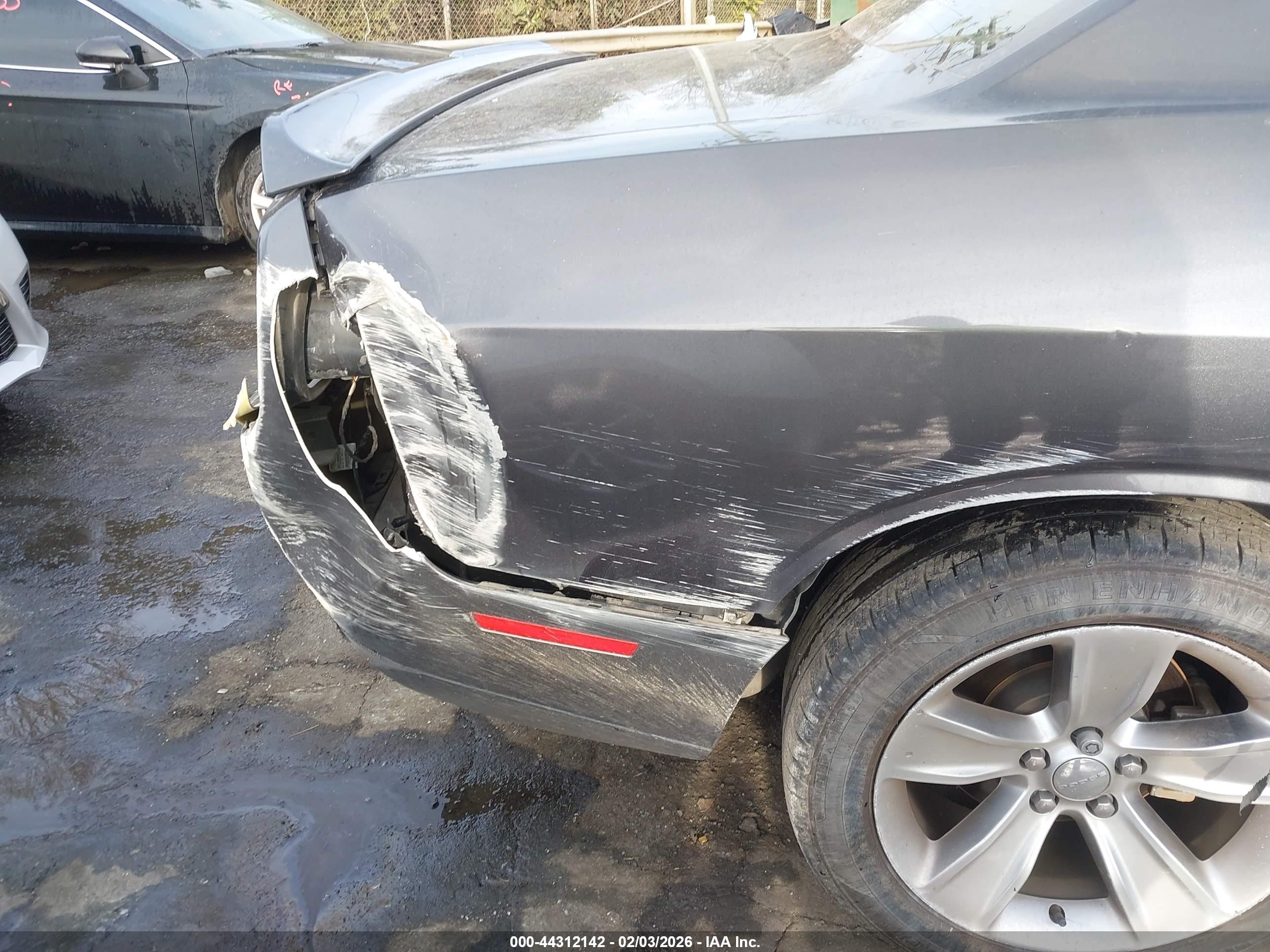 DODGE CHALLENGER image 6