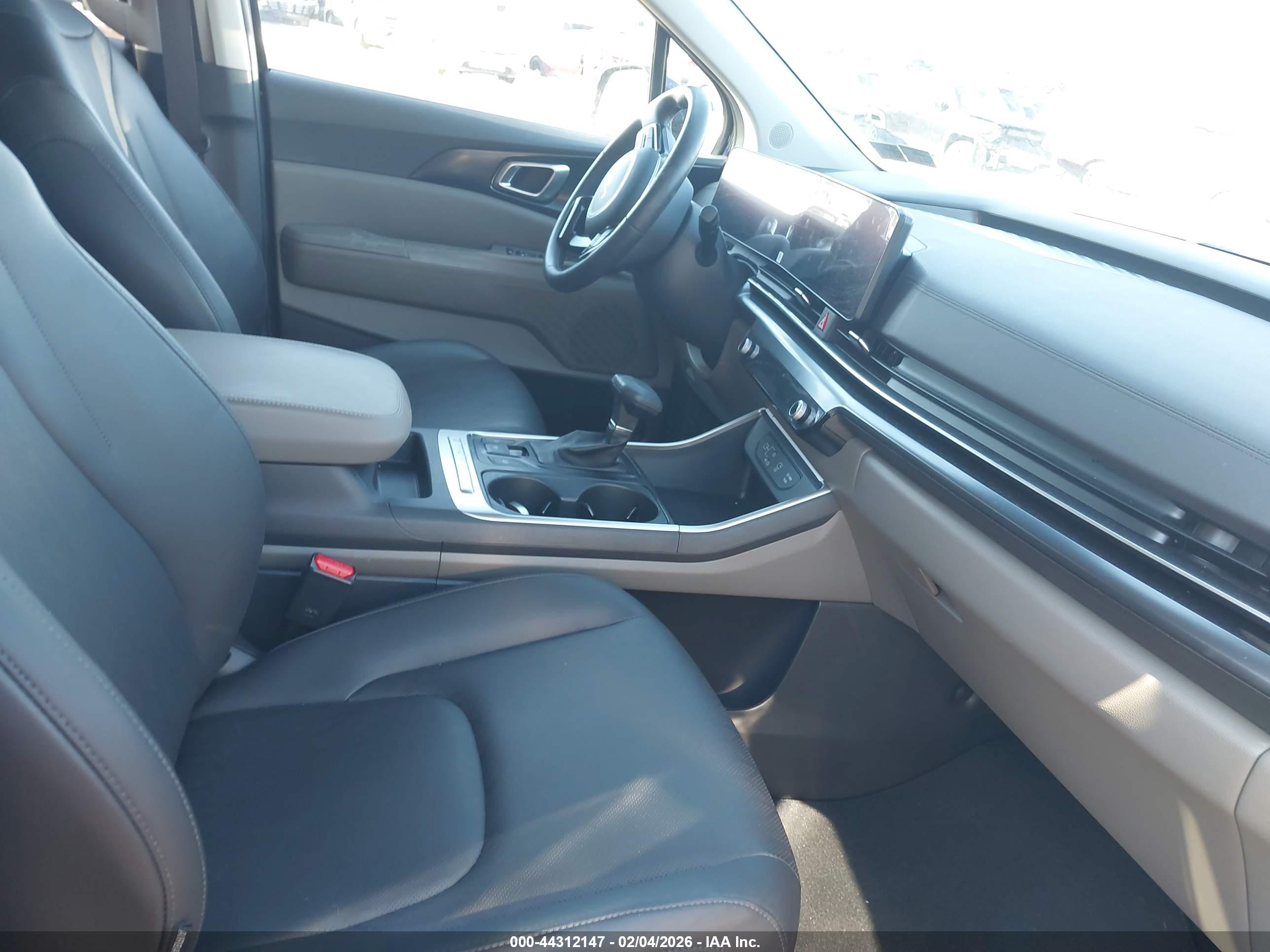 KIA CARNIVAL image 5