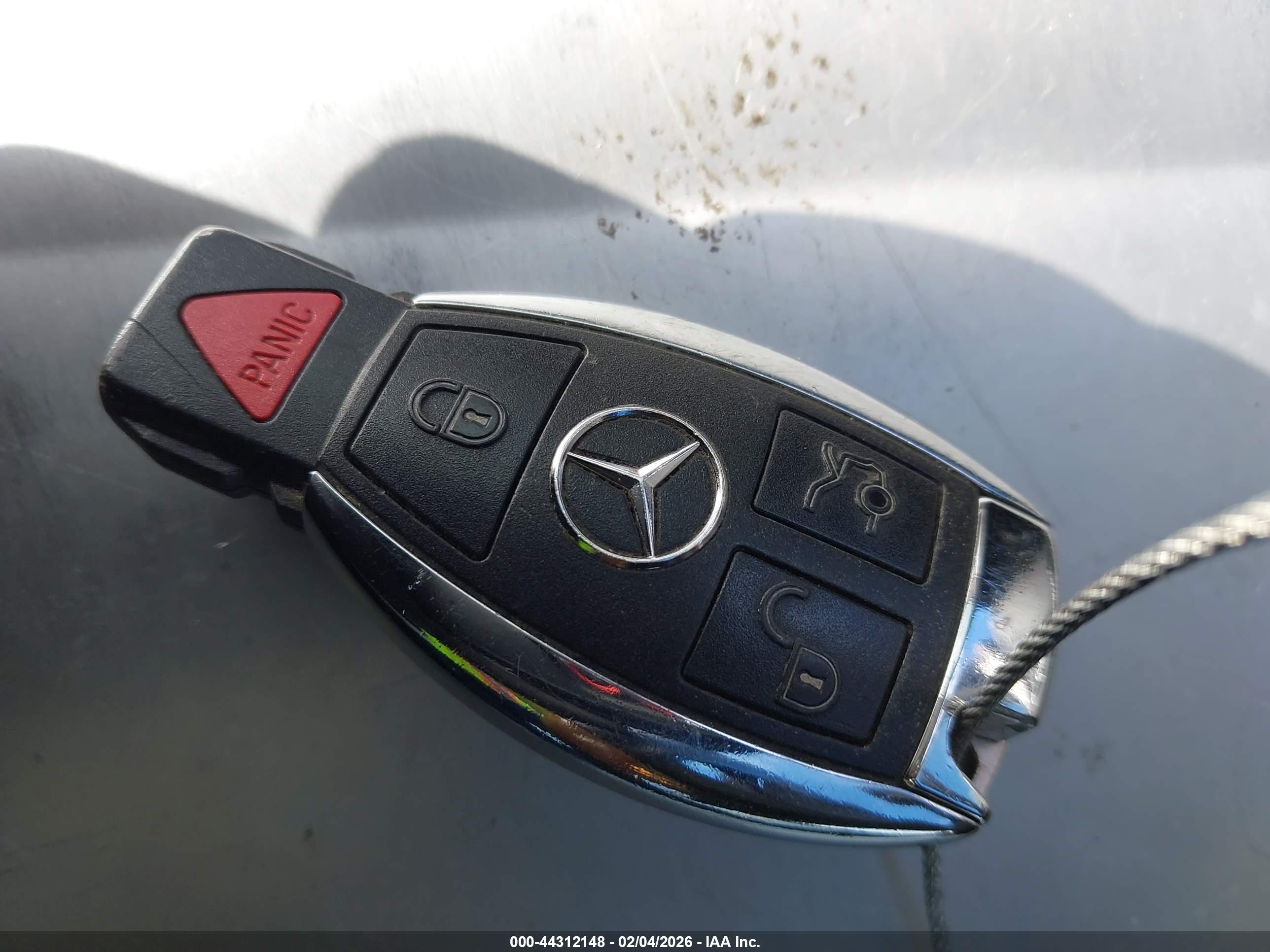 MERCEDES-BENZ E image 11