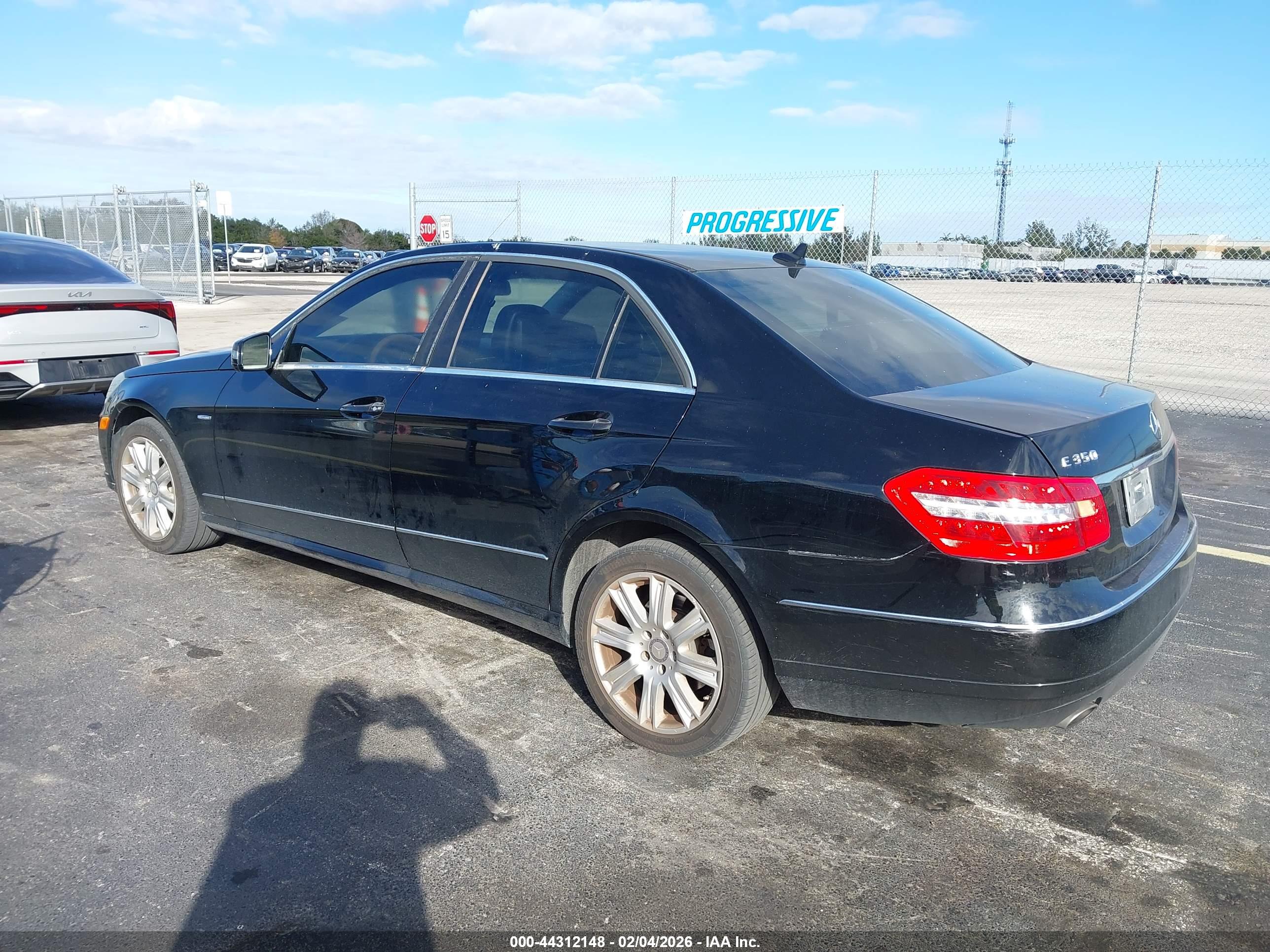MERCEDES-BENZ E image 3