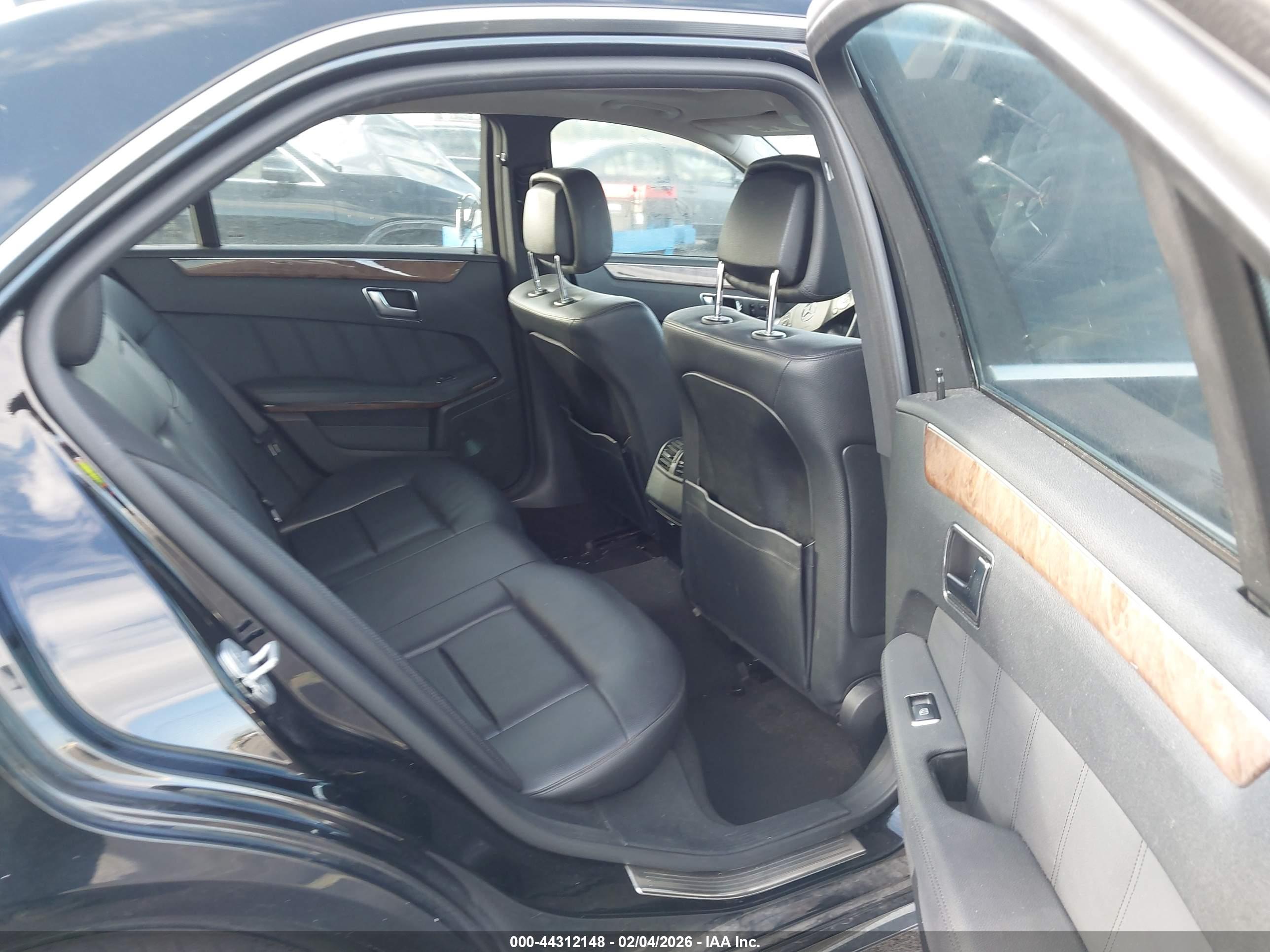 MERCEDES-BENZ E image 8
