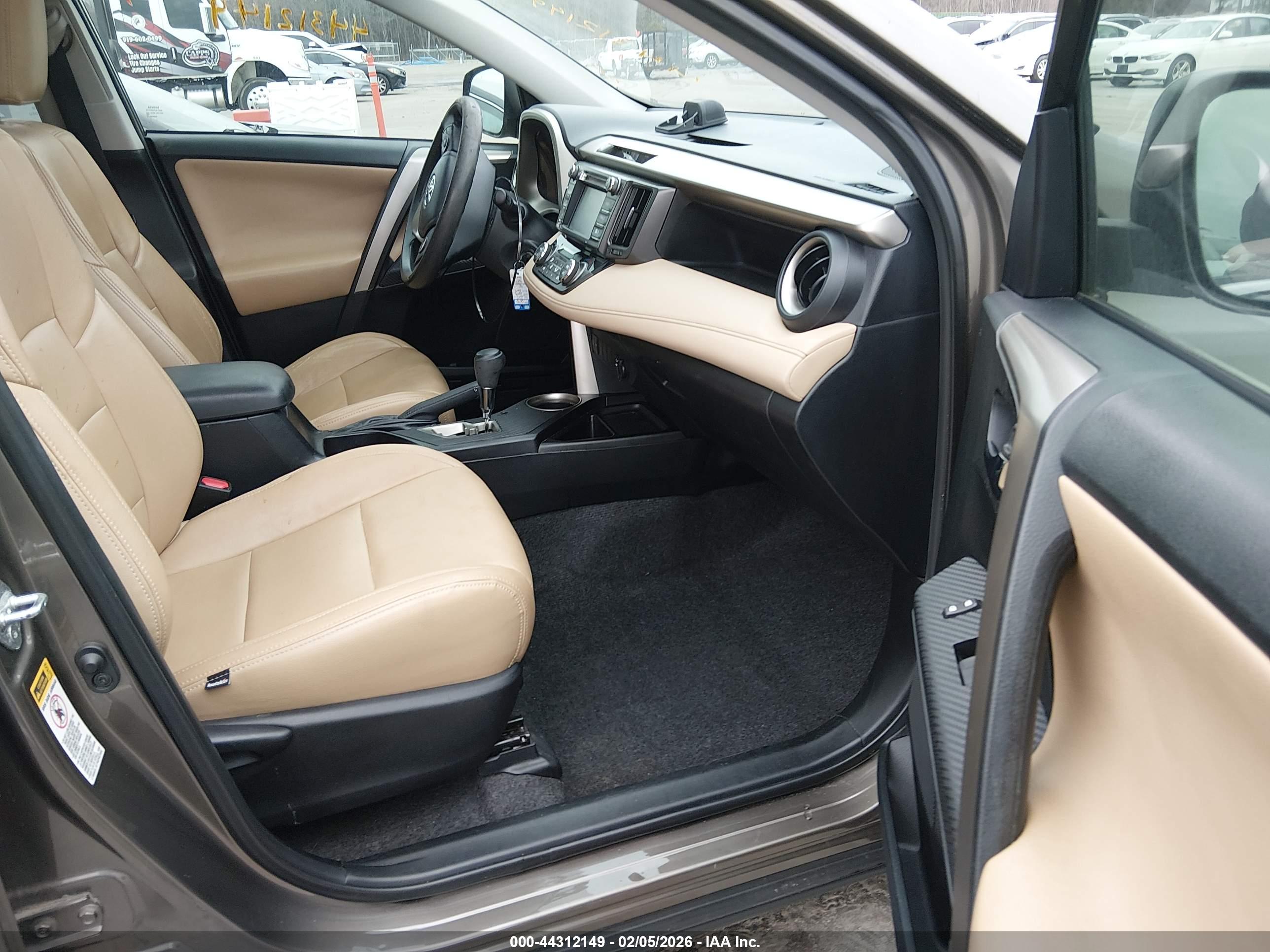 TOYOTA RAV4 image 5