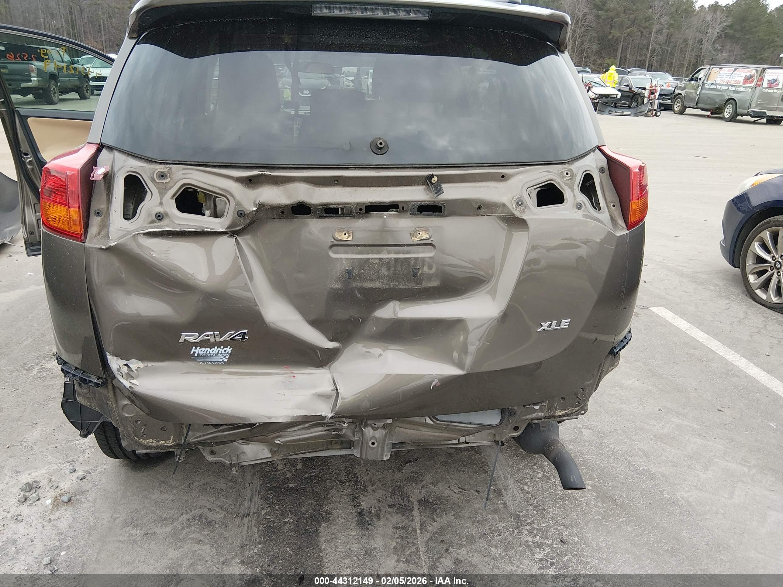 TOYOTA RAV4 image 6