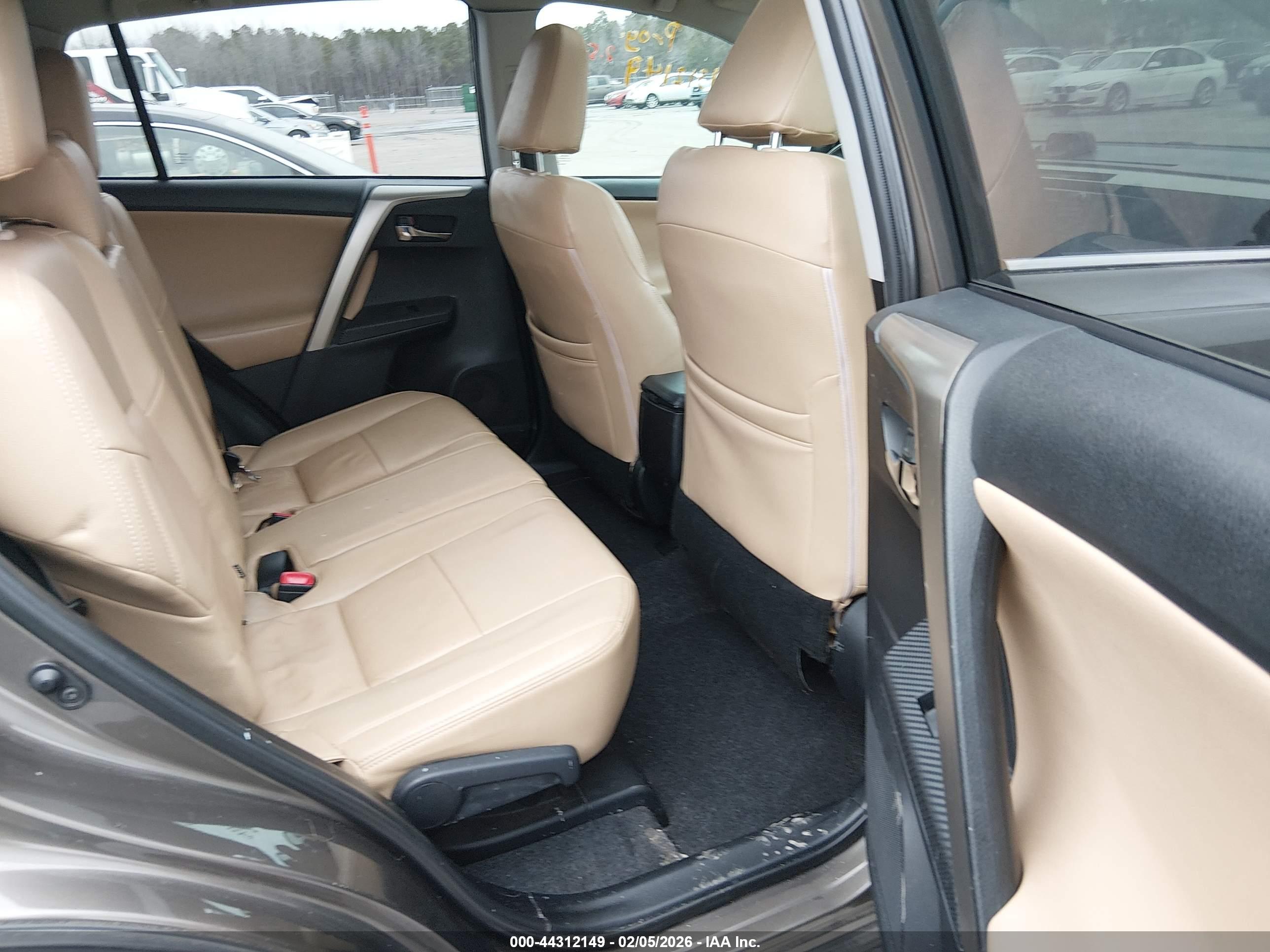 TOYOTA RAV4 image 8