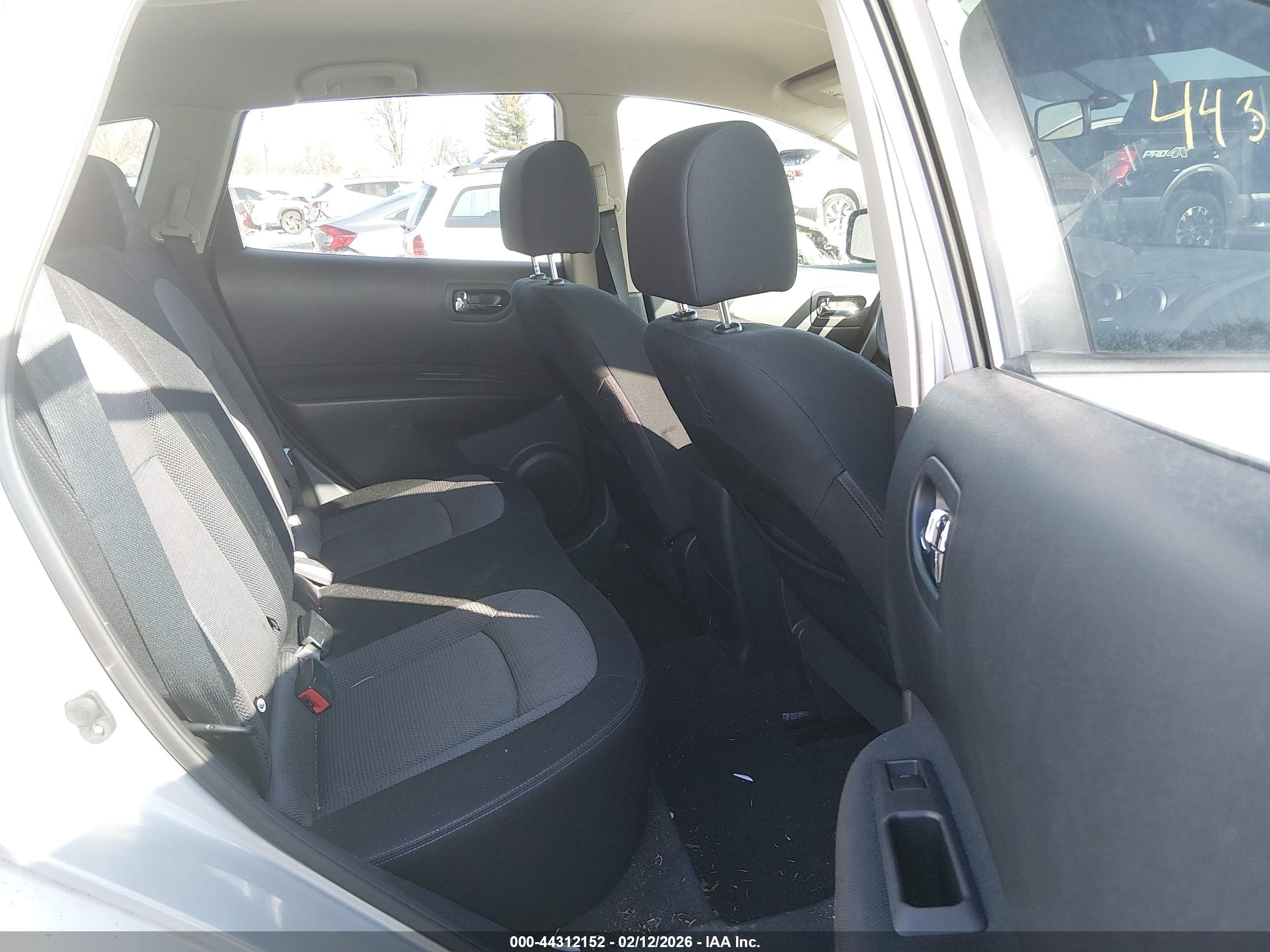 NISSAN ROGUE image 8