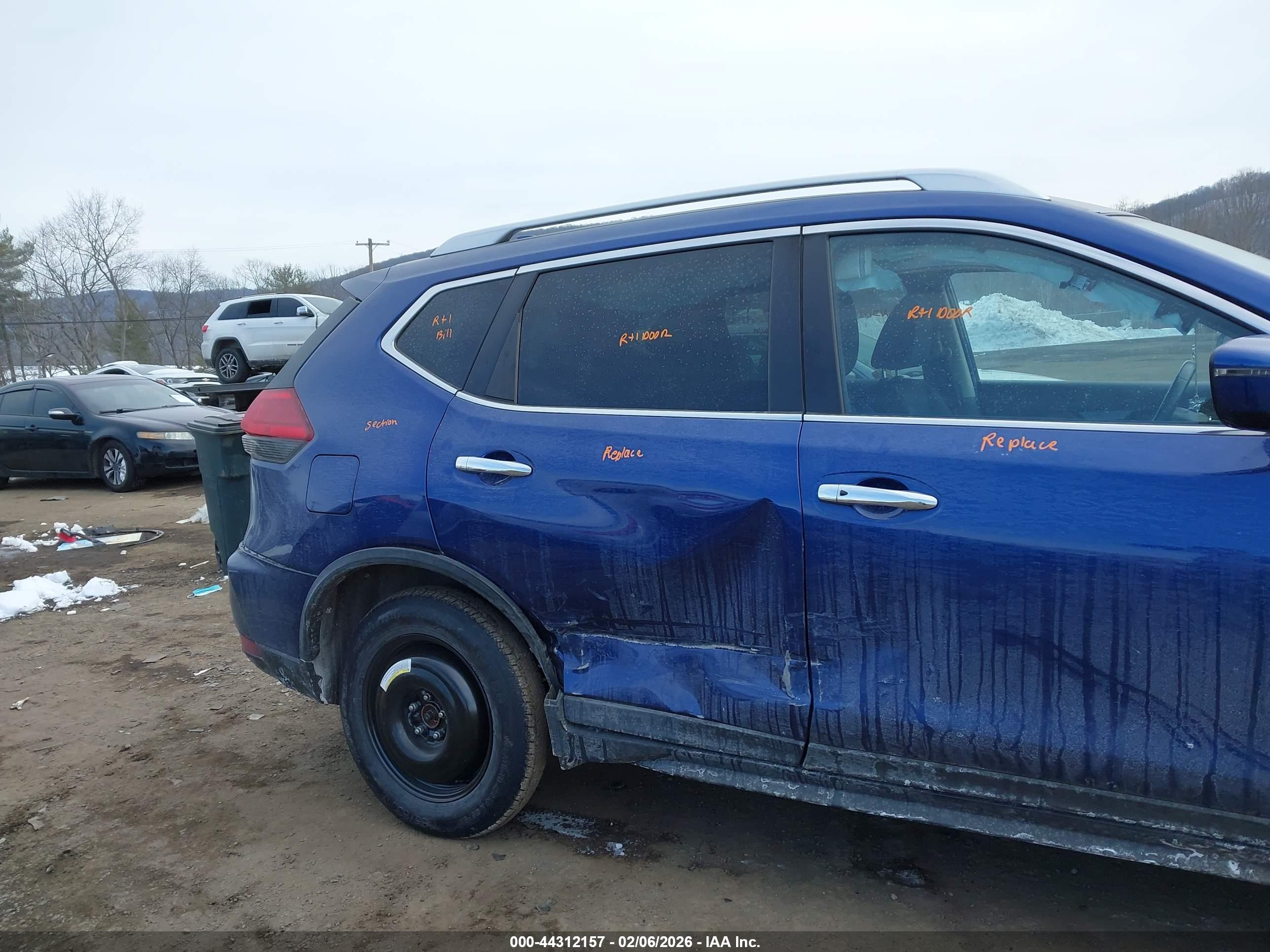 NISSAN ROGUE image 6