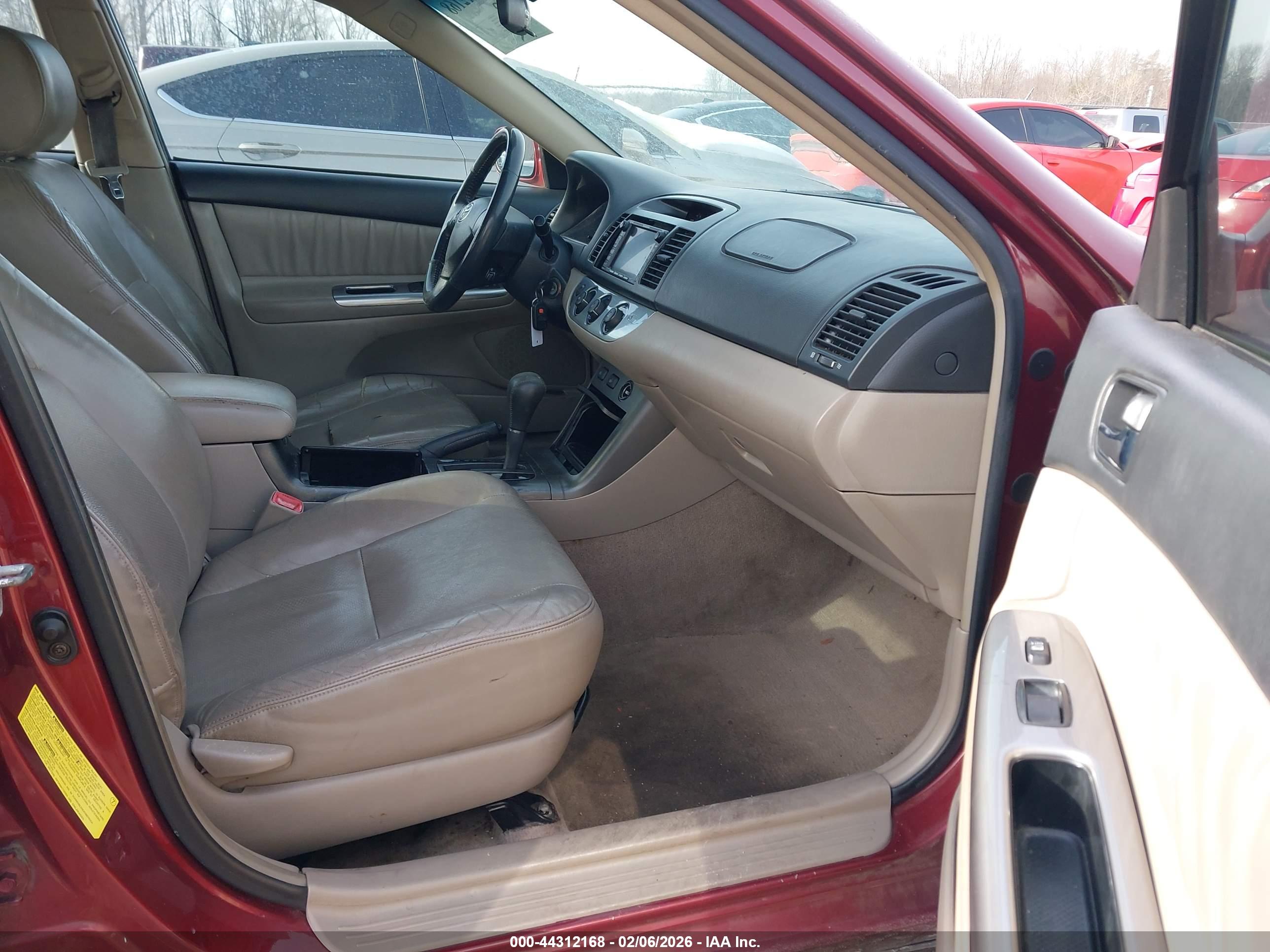 TOYOTA CAMRY image 5