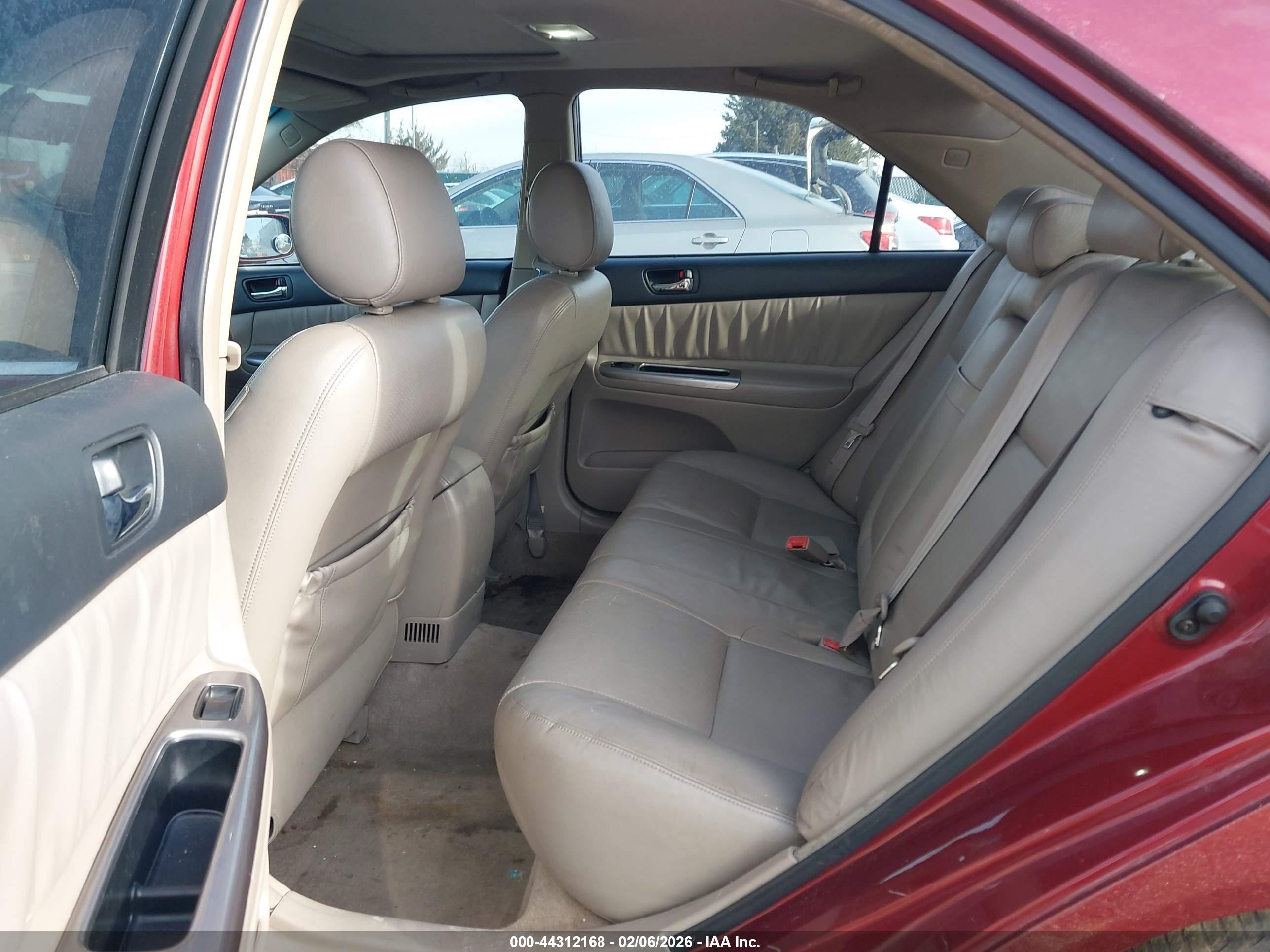 TOYOTA CAMRY image 8