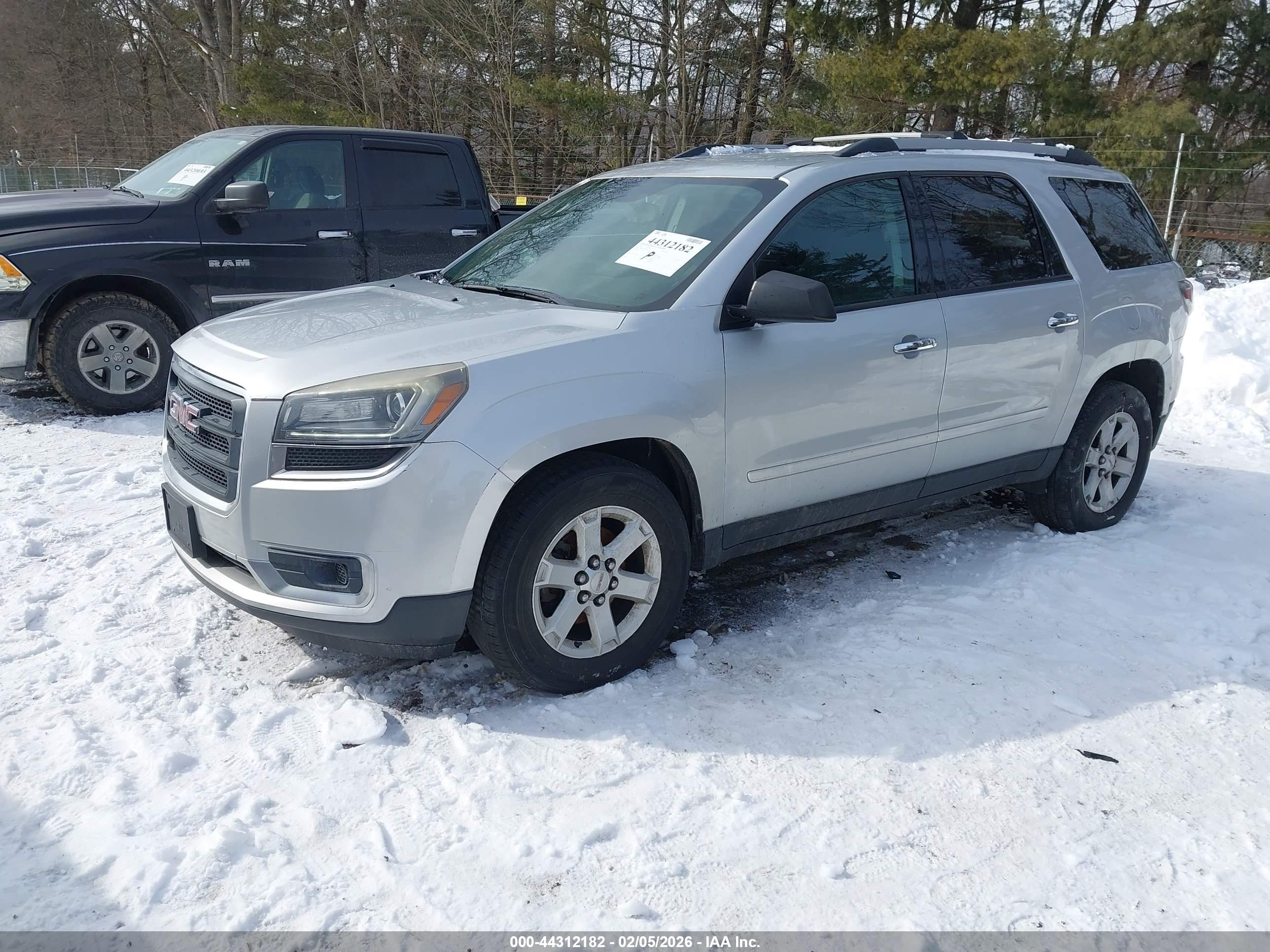 GMC ACADIA image 2