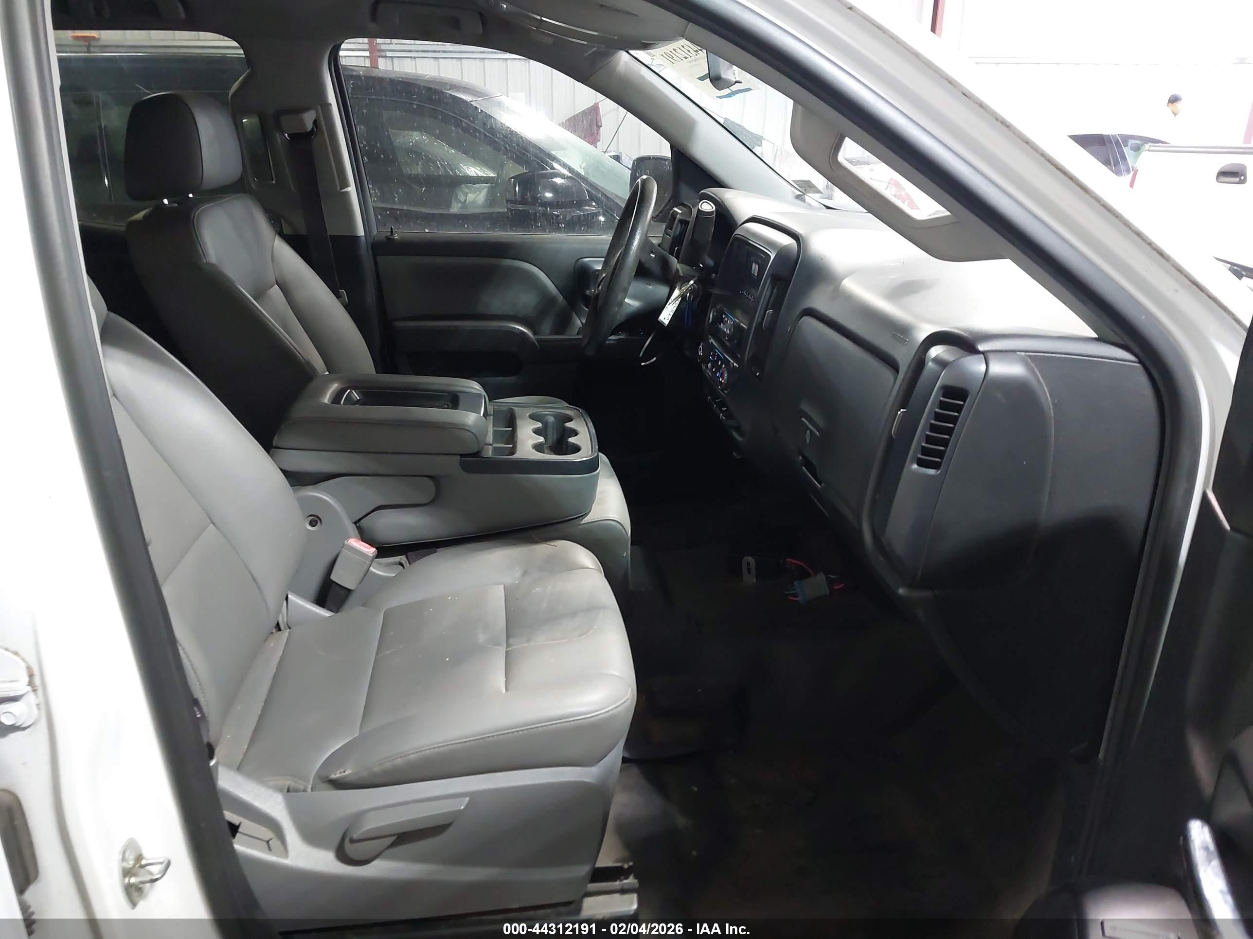 CHEVROLET SILVERADO image 5