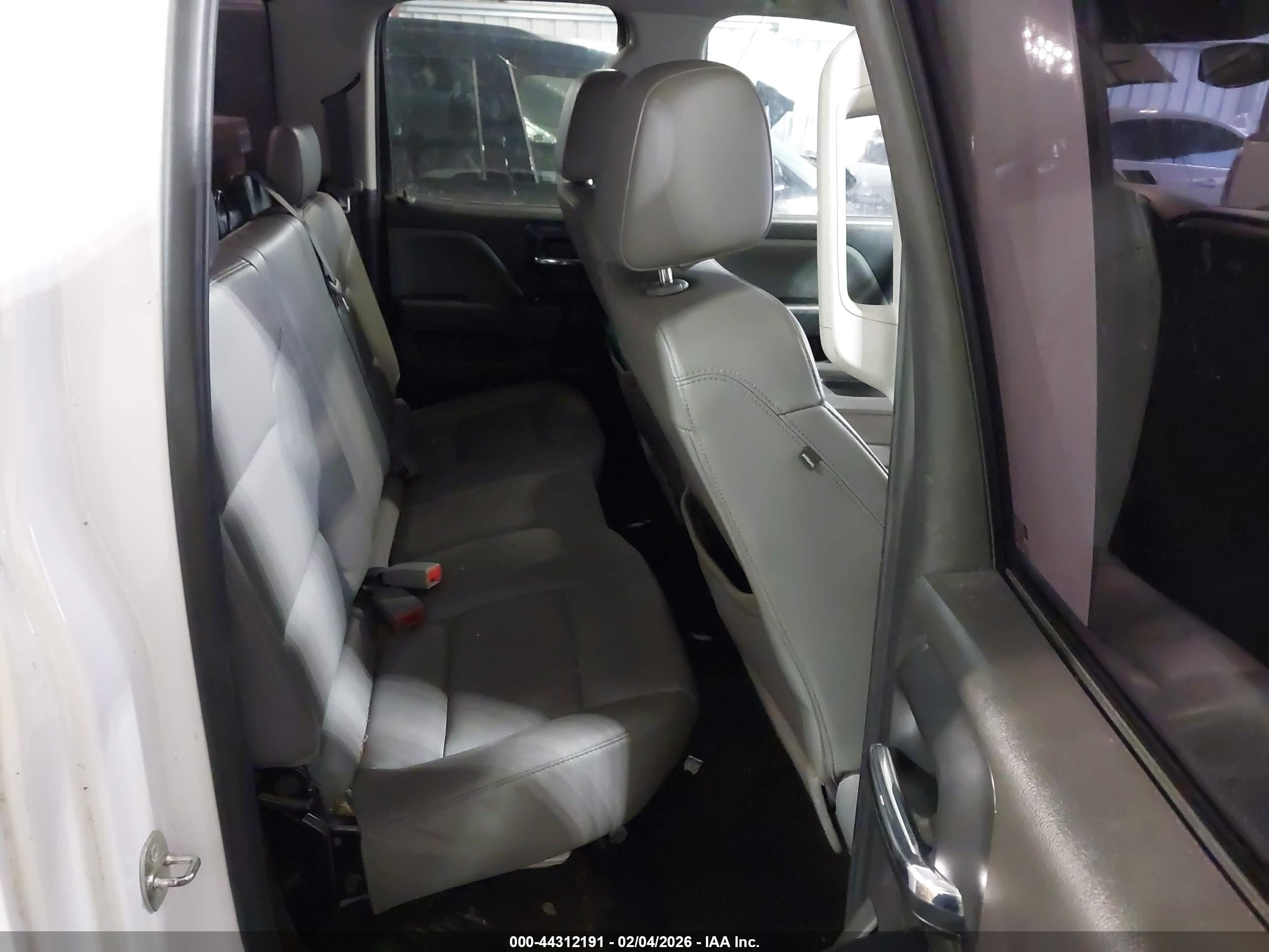 CHEVROLET SILVERADO image 8