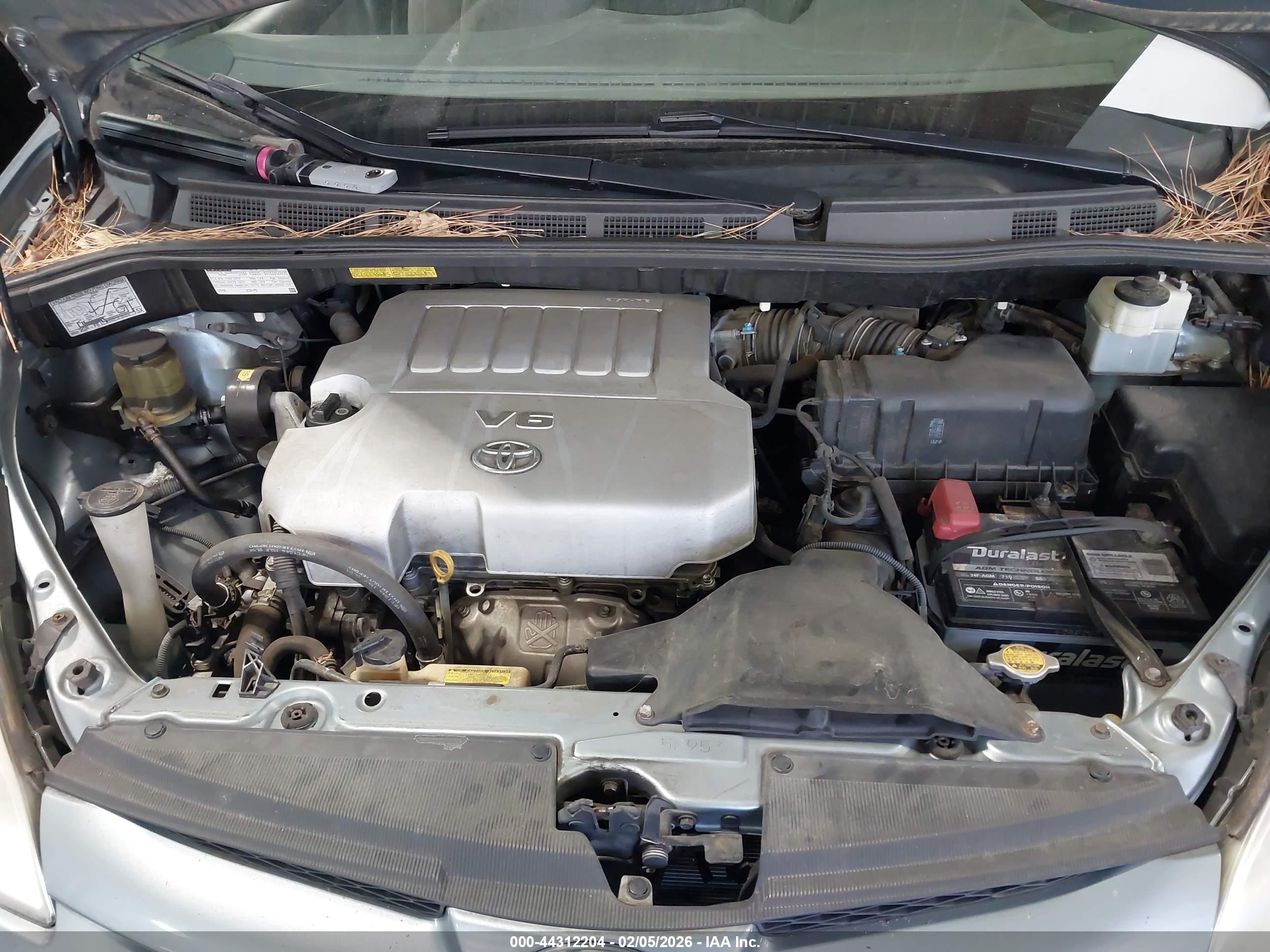 TOYOTA SIENNA image 10