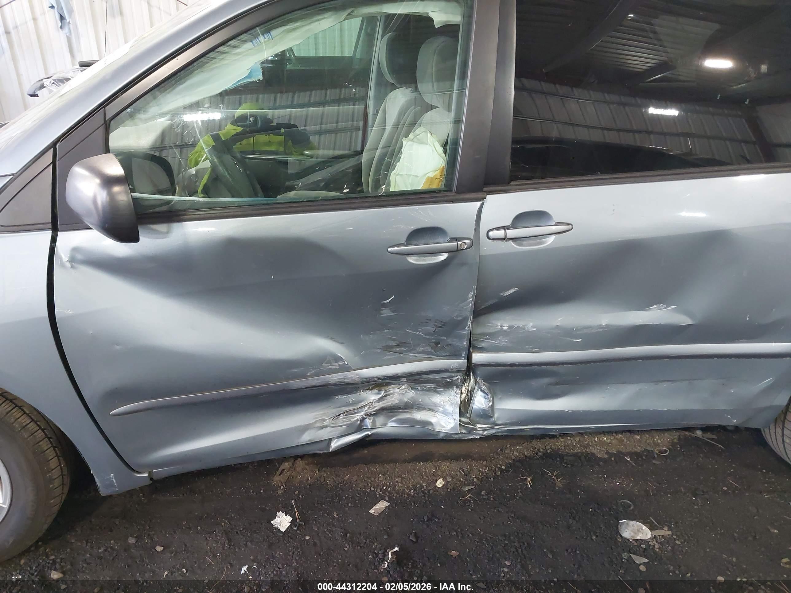 TOYOTA SIENNA image 6