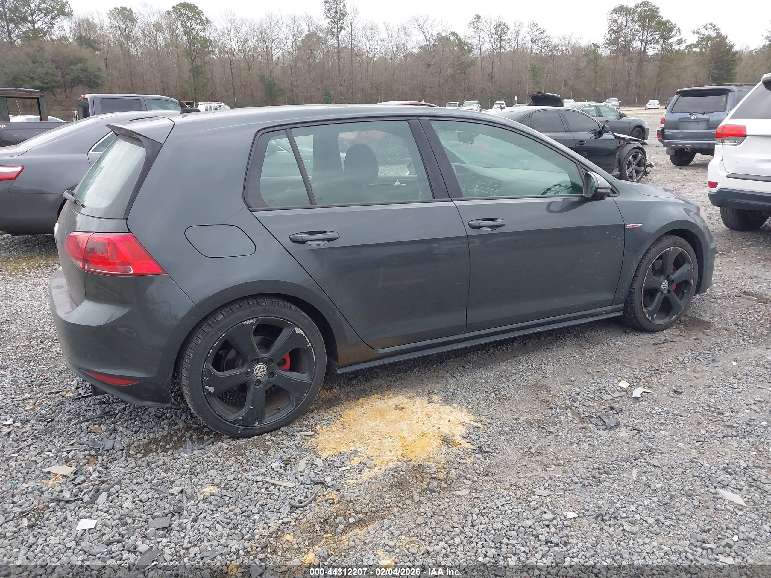 VOLKSWAGEN GOLF image 4