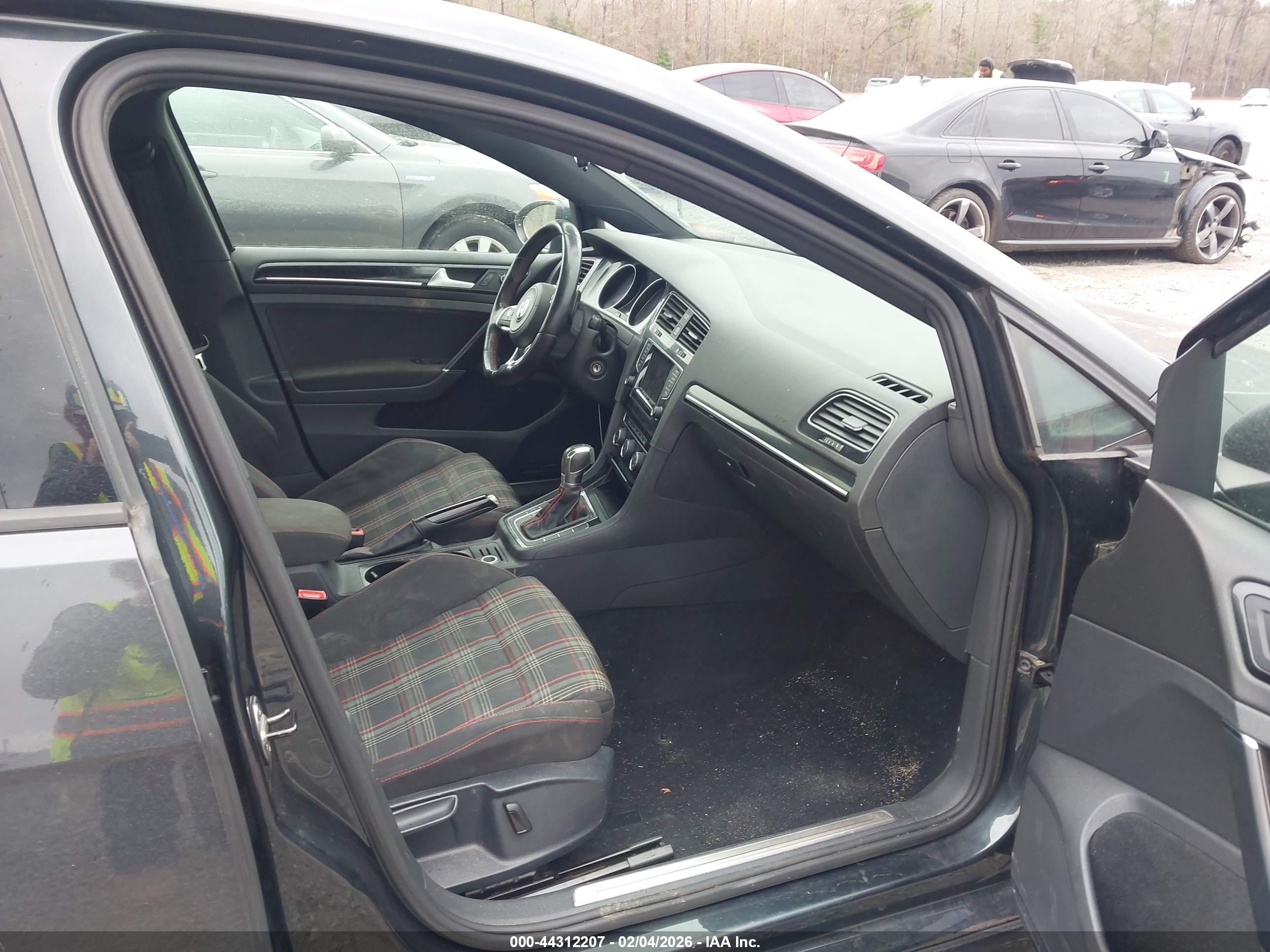 VOLKSWAGEN GOLF image 5