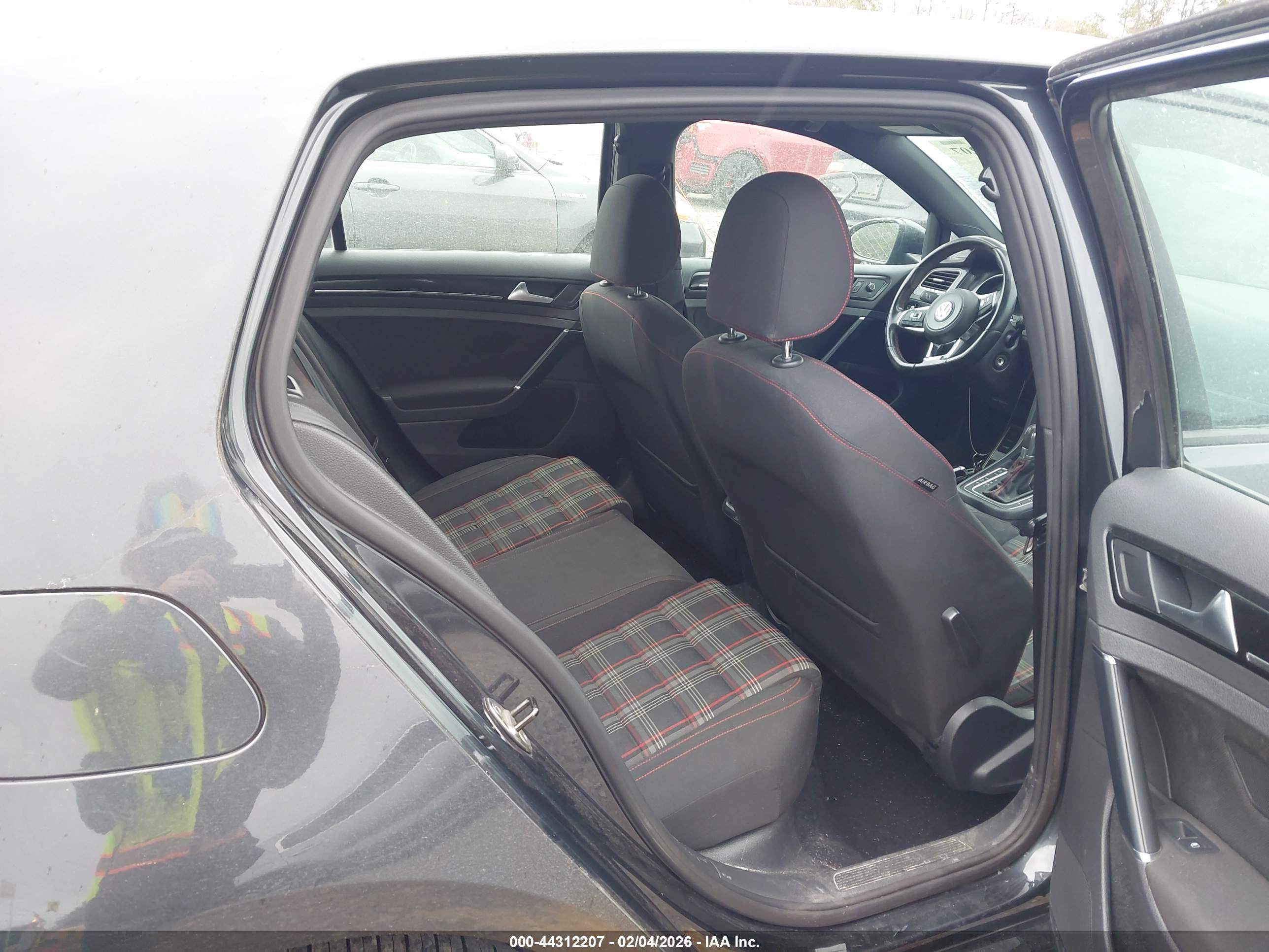 VOLKSWAGEN GOLF image 8