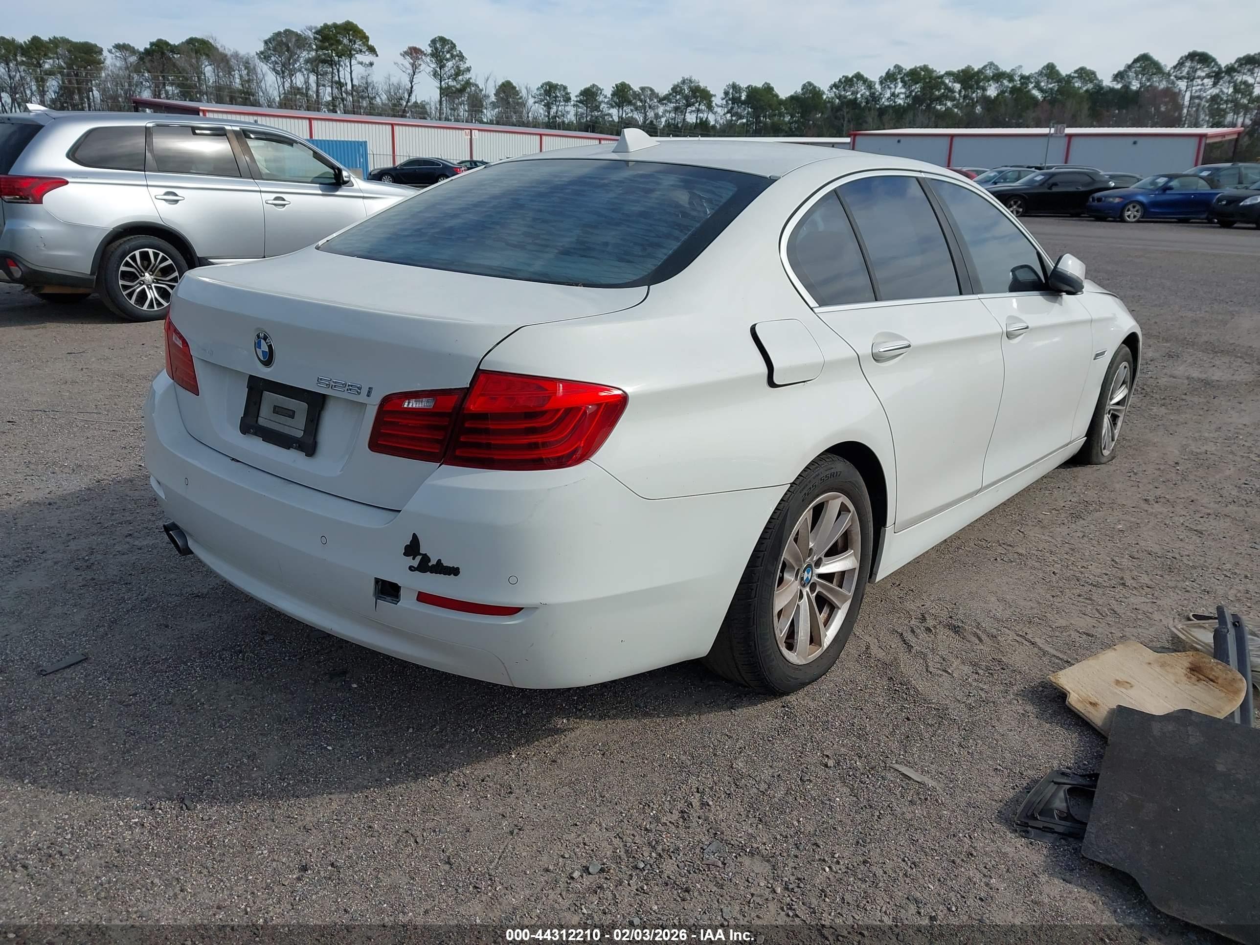 BMW 528I image 4