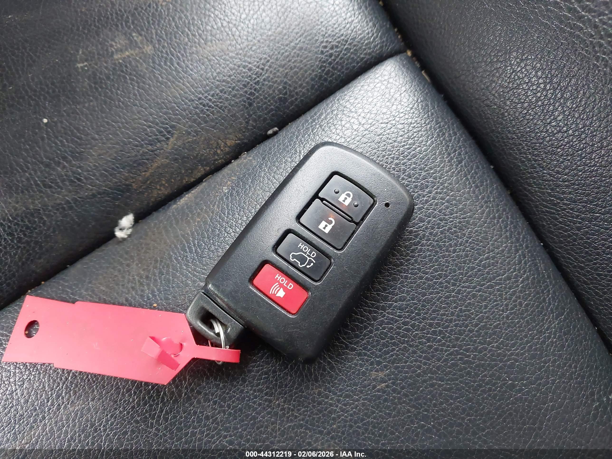 TOYOTA RAV4 image 11