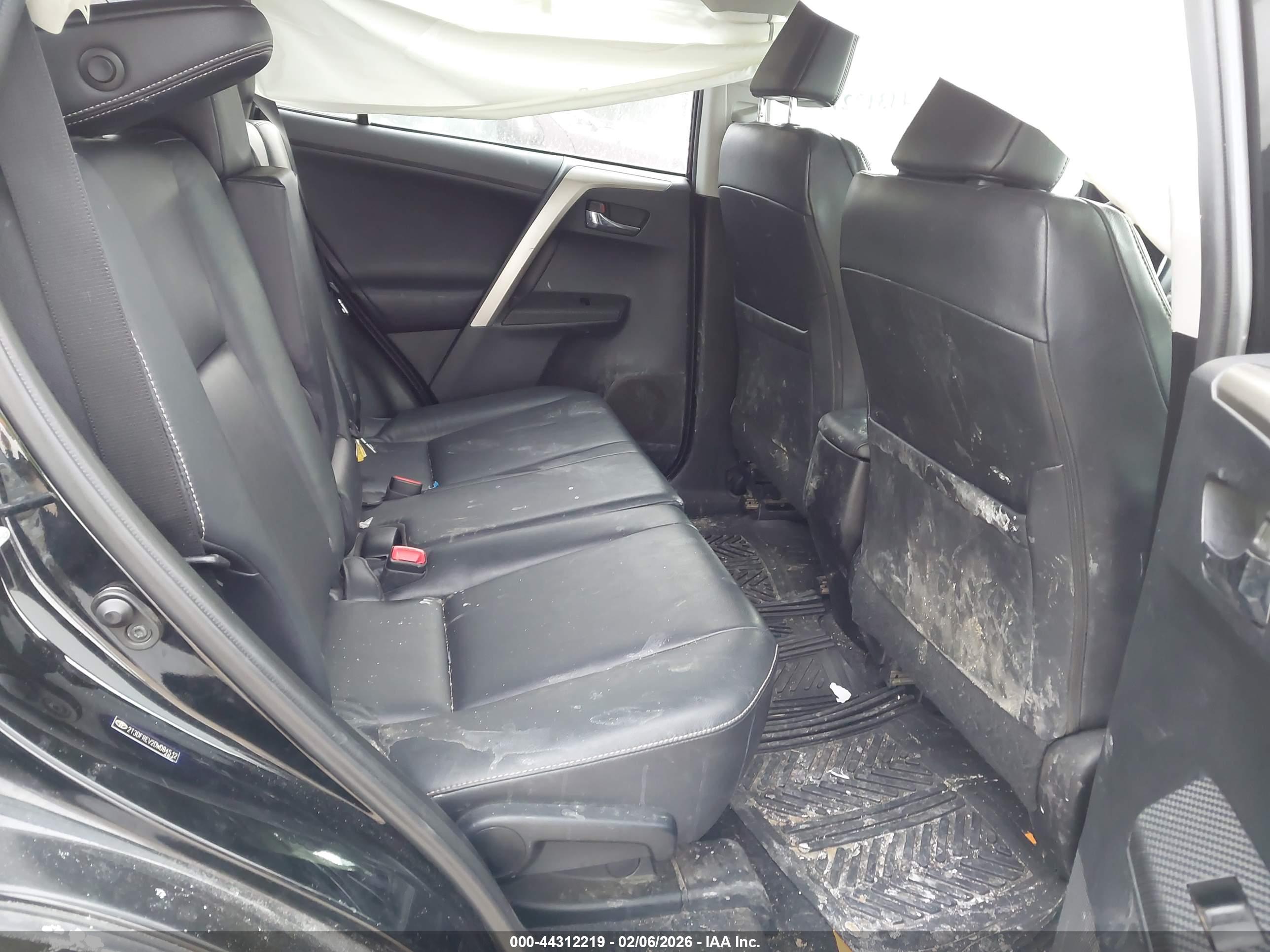 TOYOTA RAV4 image 8
