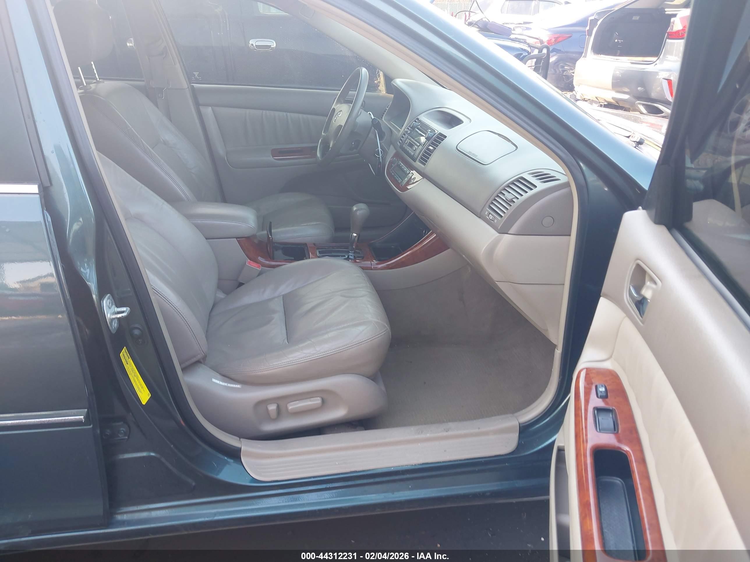TOYOTA CAMRY image 5