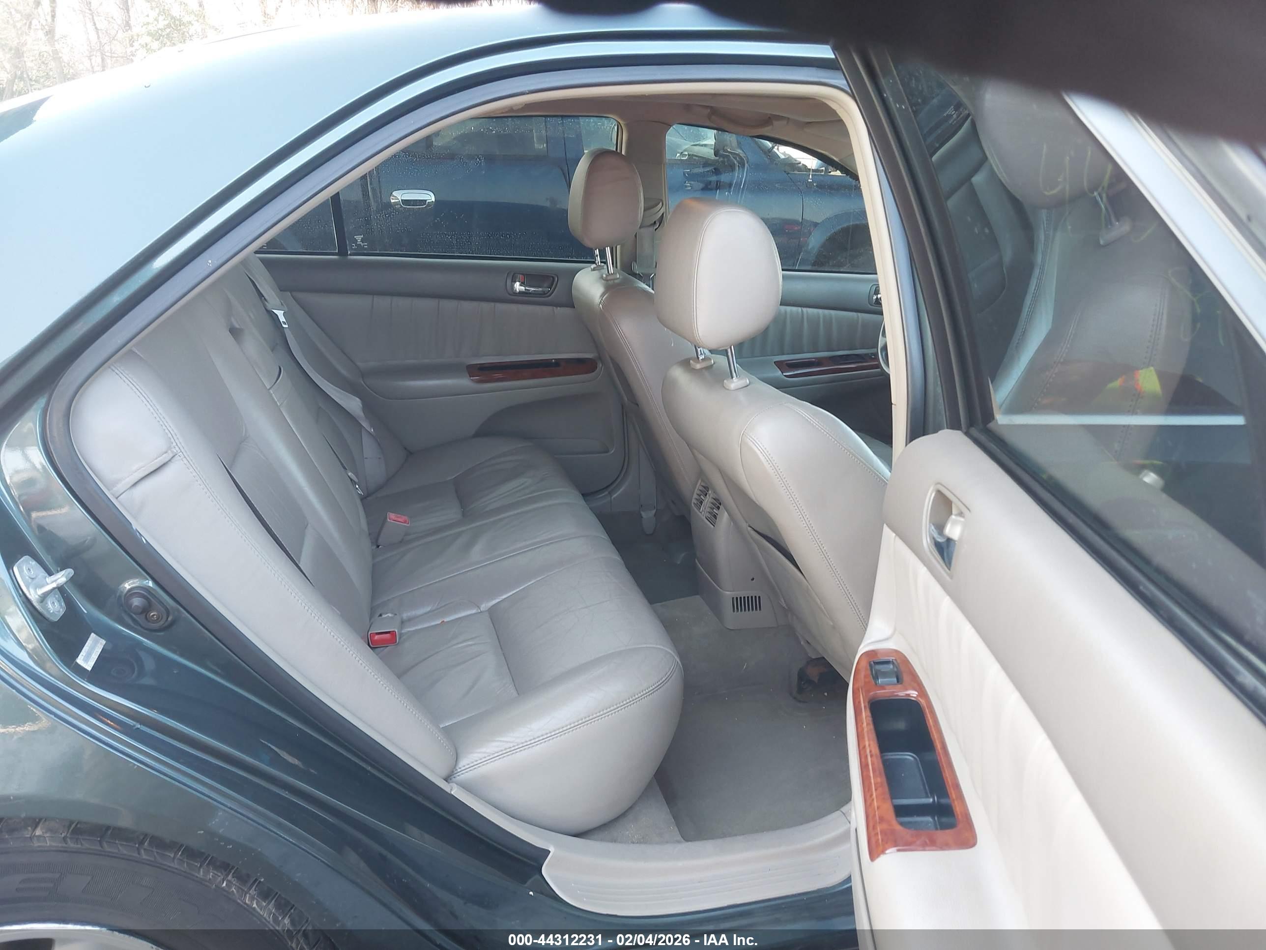TOYOTA CAMRY image 8