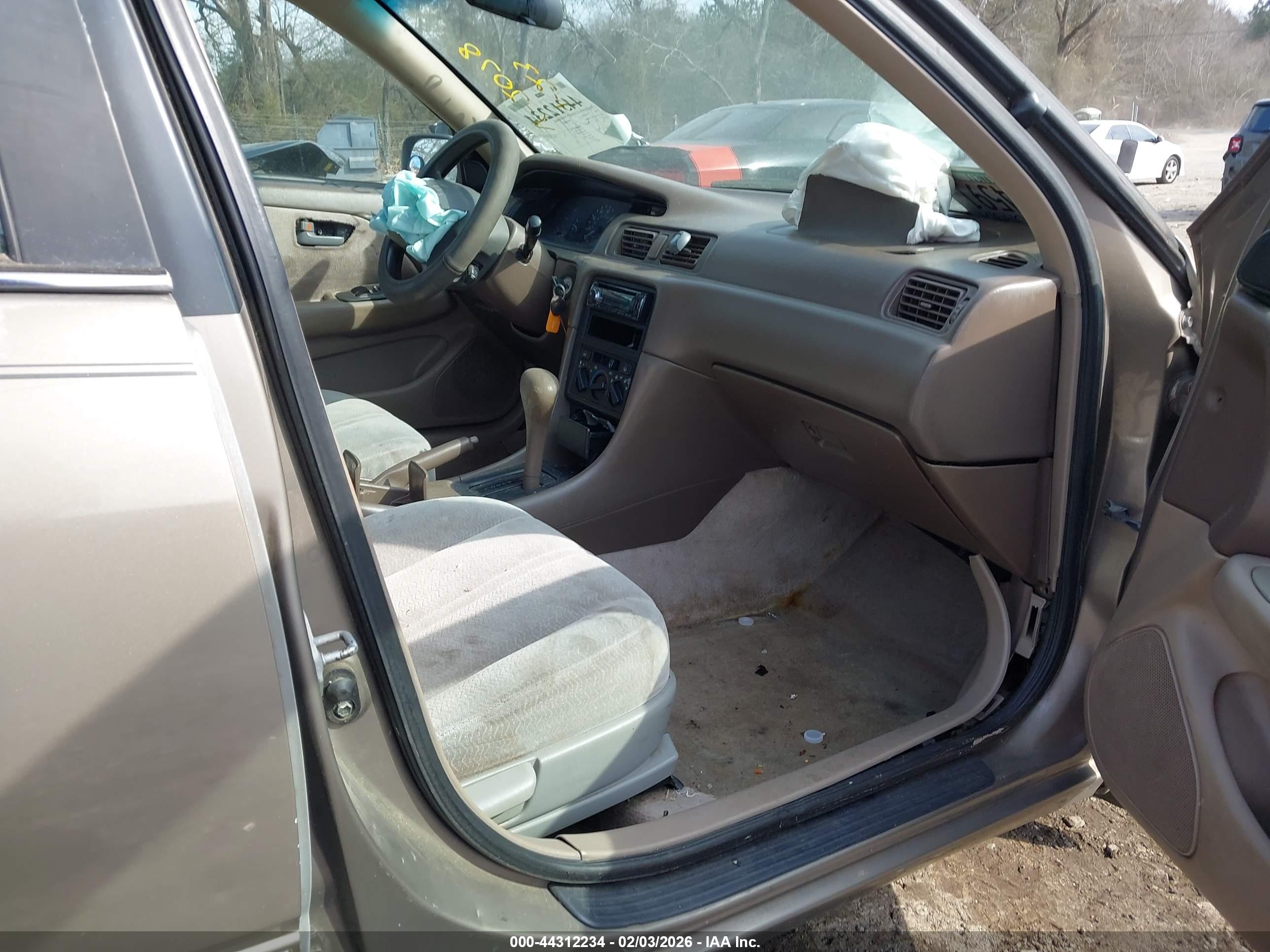 TOYOTA CAMRY image 5