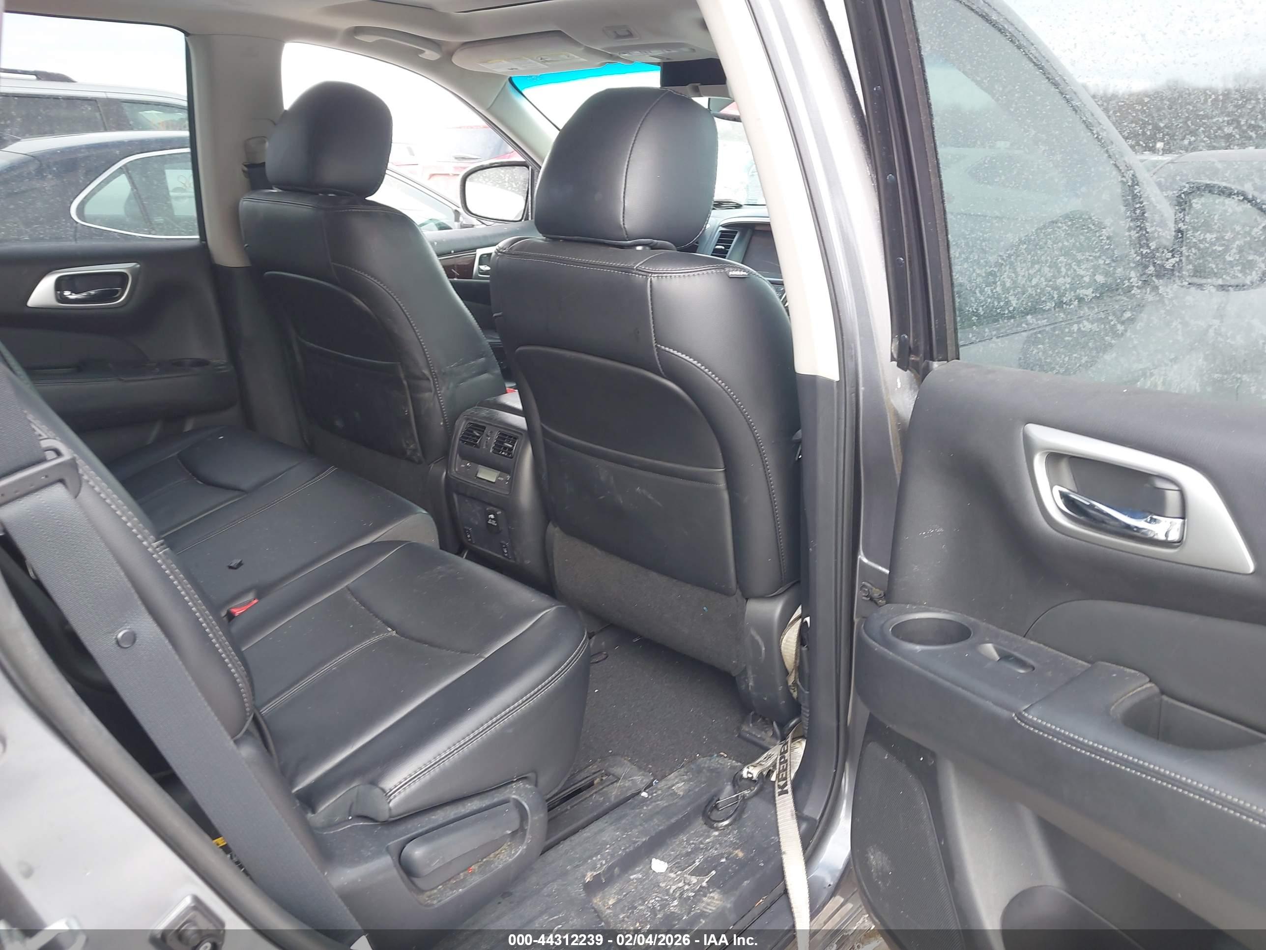 NISSAN PATHFINDER image 8