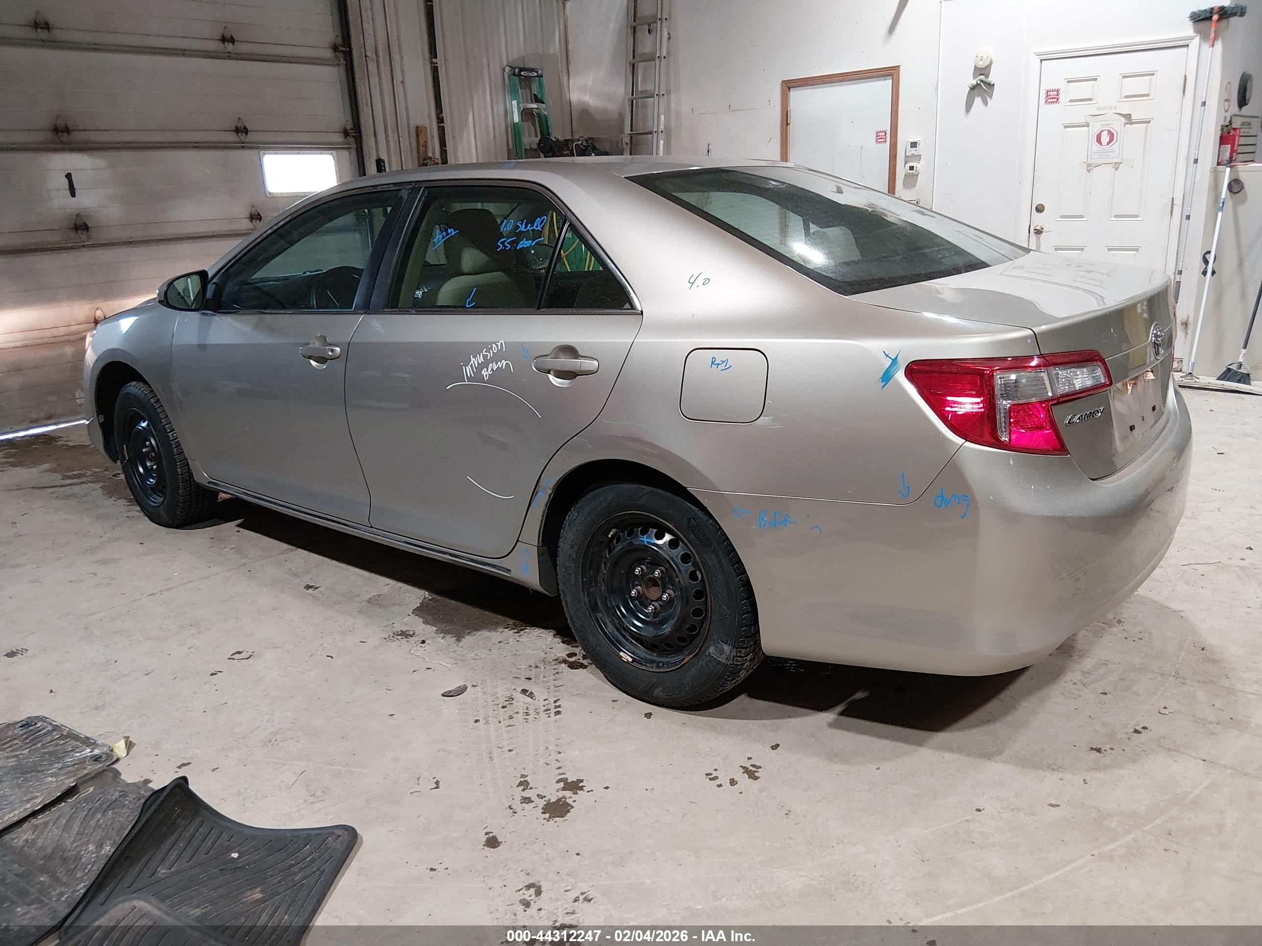 TOYOTA CAMRY image 3