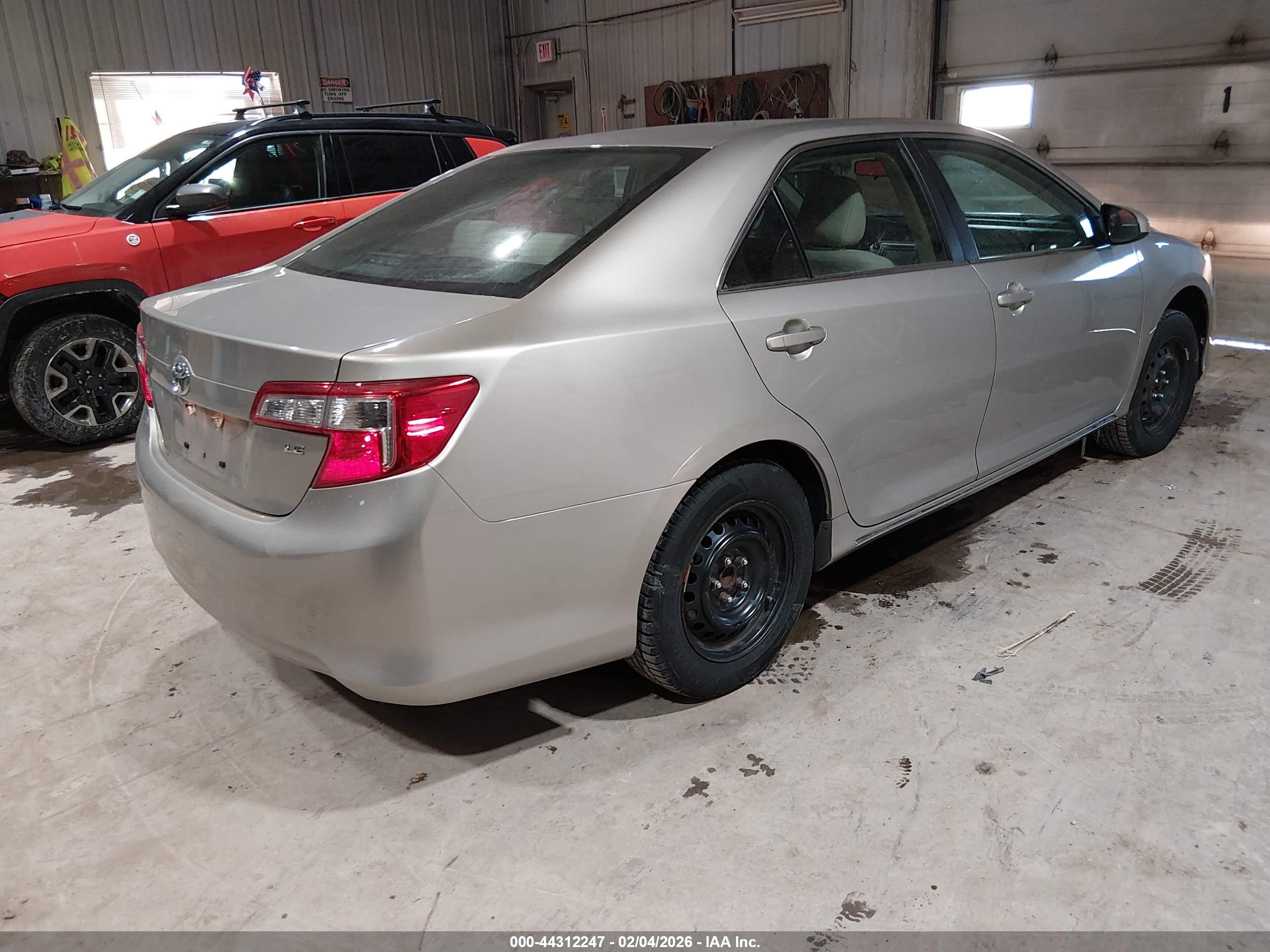 TOYOTA CAMRY image 4