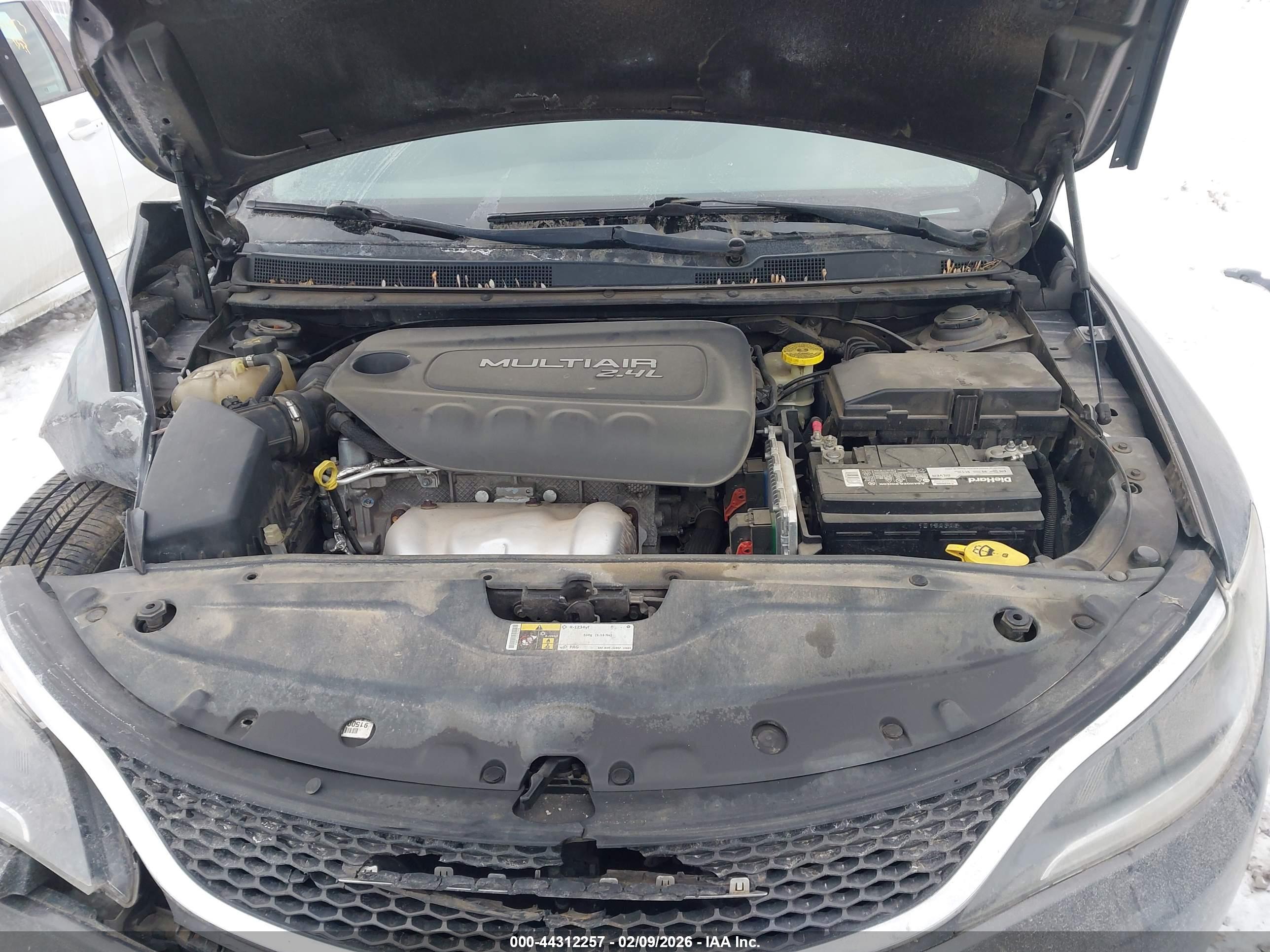 CHRYSLER 200 image 10