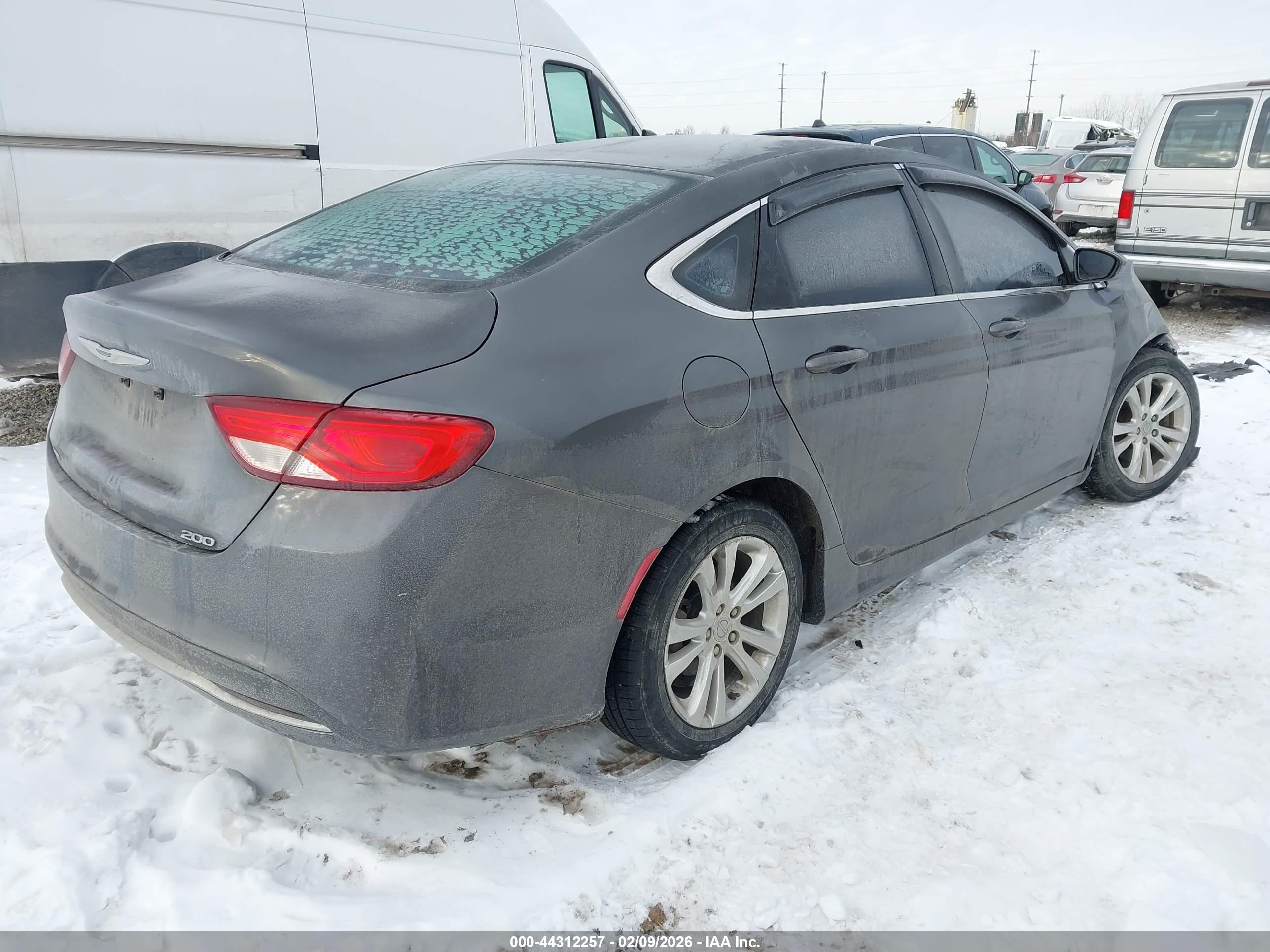 CHRYSLER 200 image 4