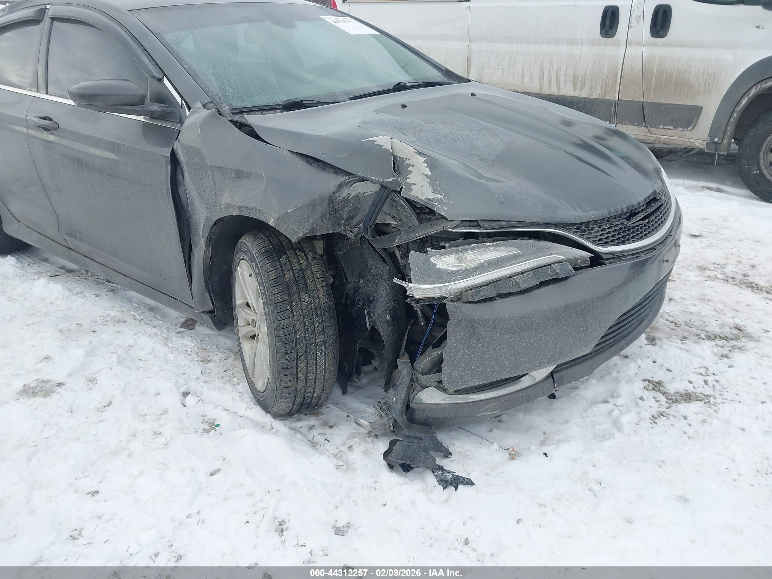 CHRYSLER 200 image 6