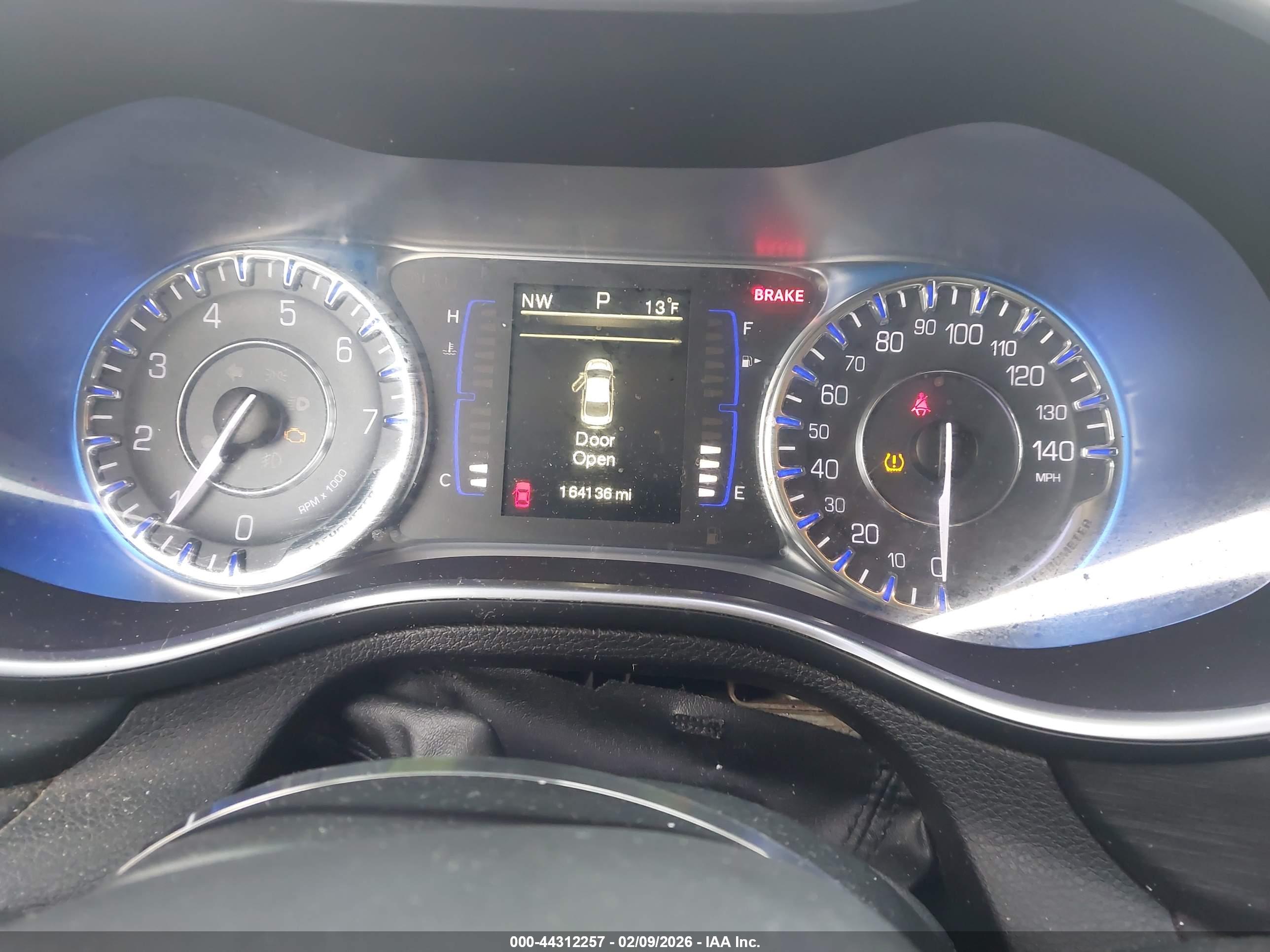 CHRYSLER 200 image 7