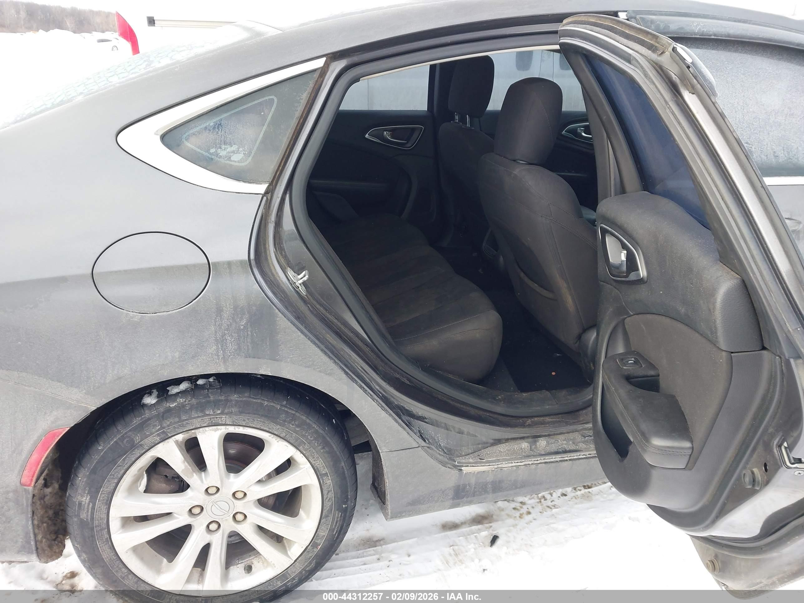 CHRYSLER 200 image 8