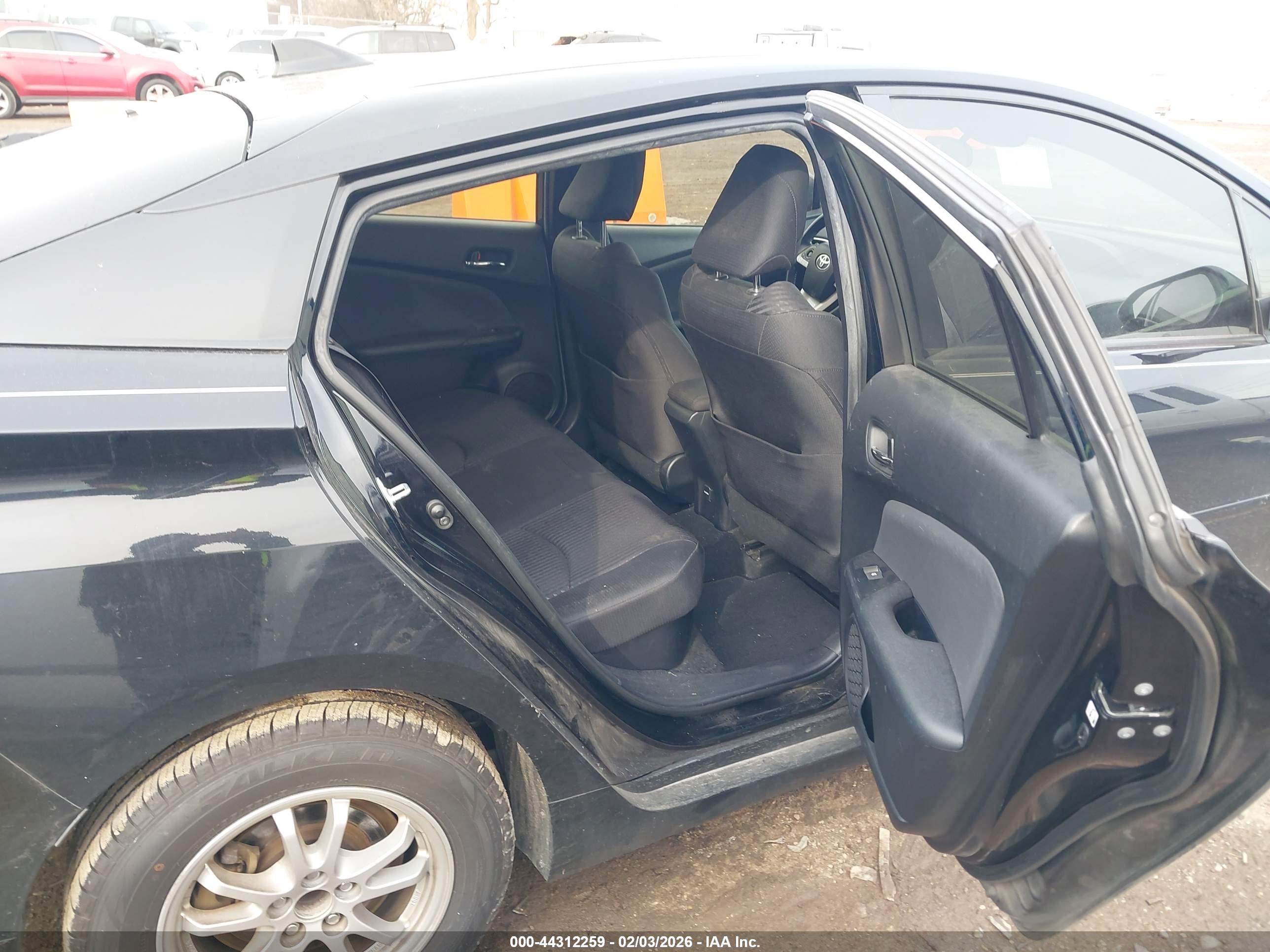 TOYOTA PRIUS image 8