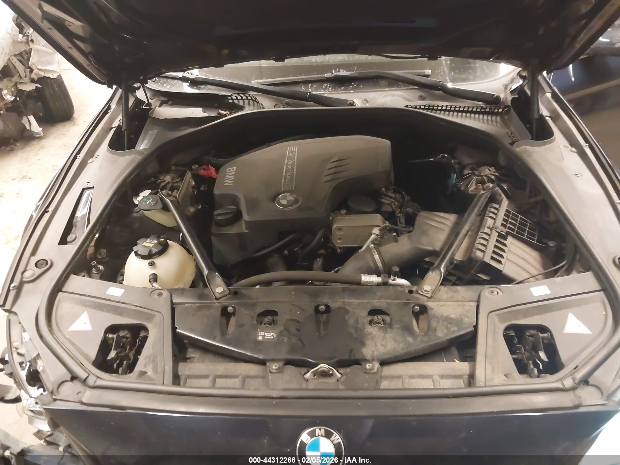 BMW 528I image 10