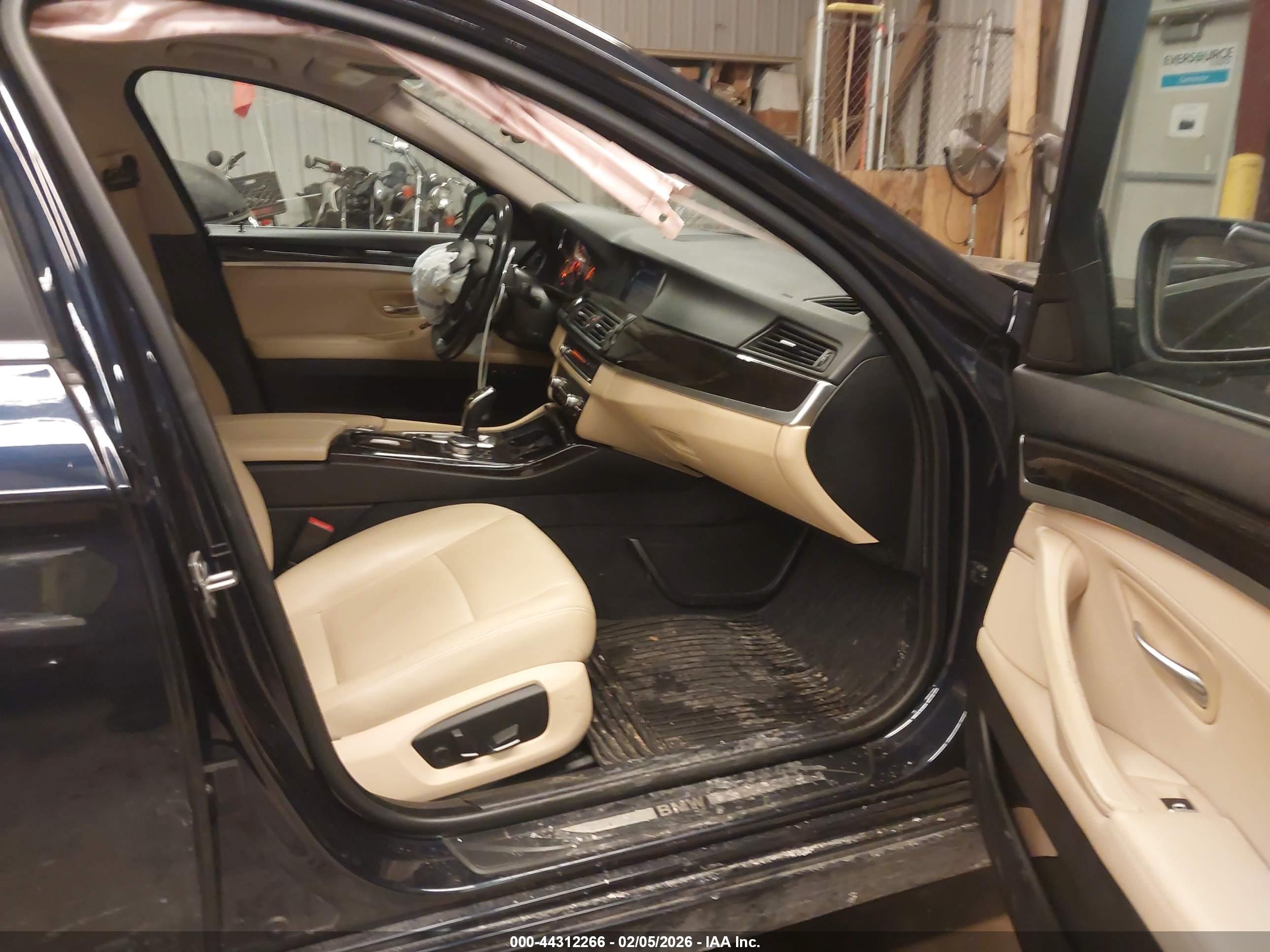 BMW 528I image 5