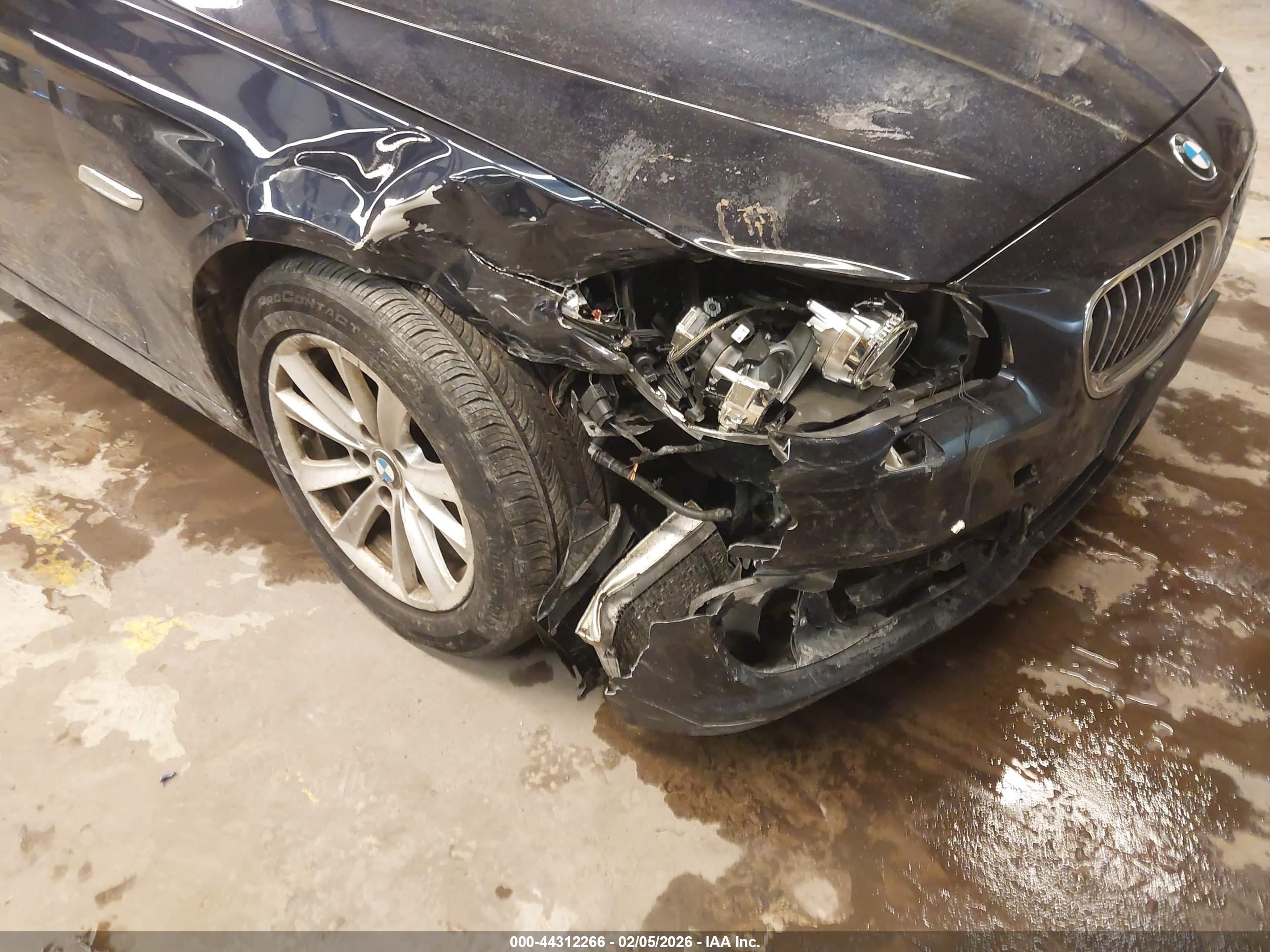 BMW 528I image 6