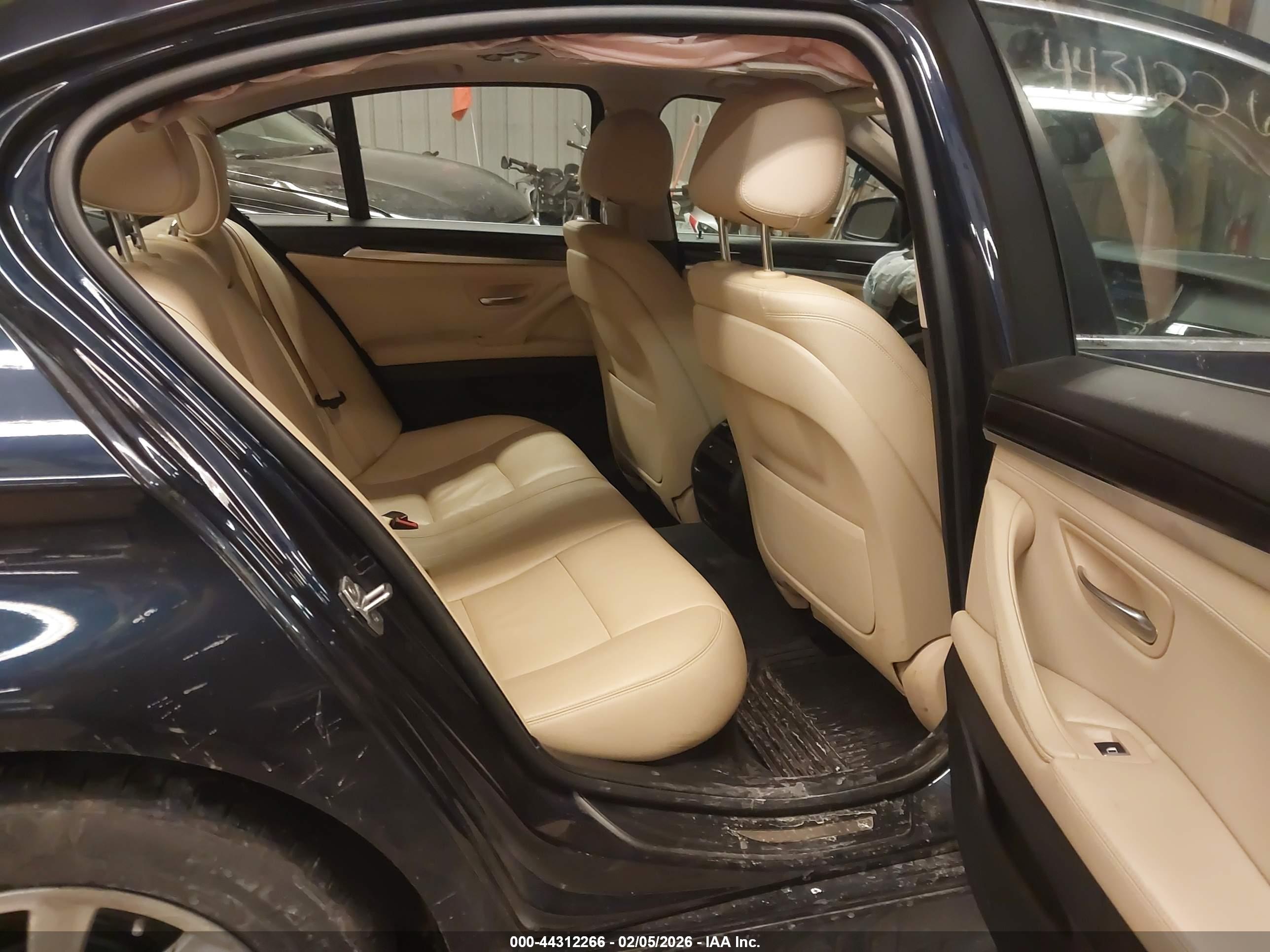 BMW 528I image 8