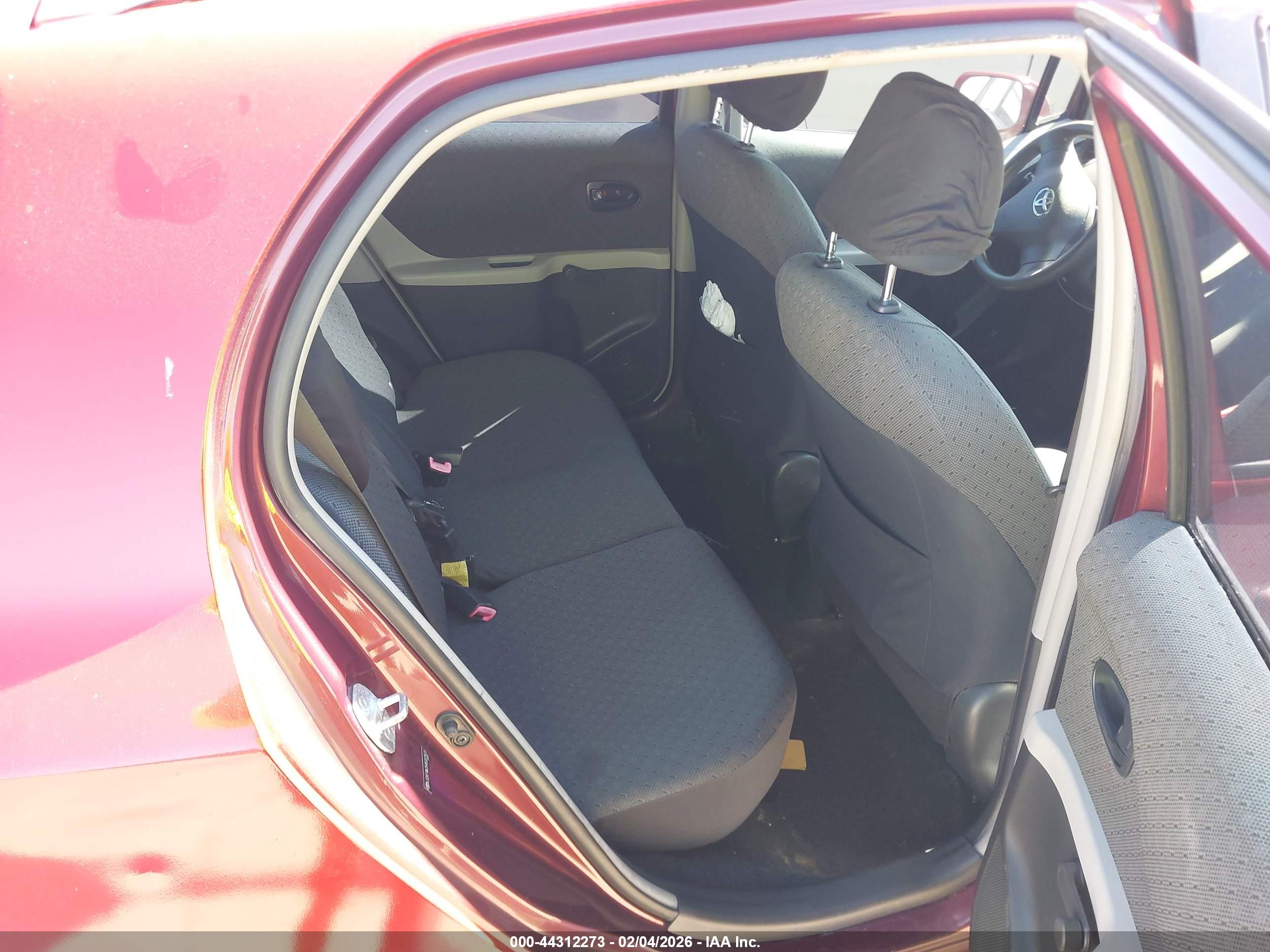 TOYOTA YARIS image 8