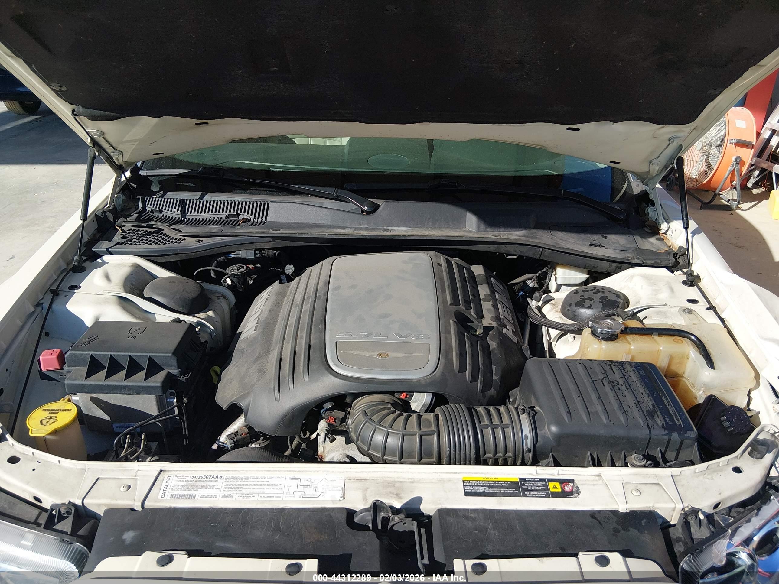 CHRYSLER 300C image 10