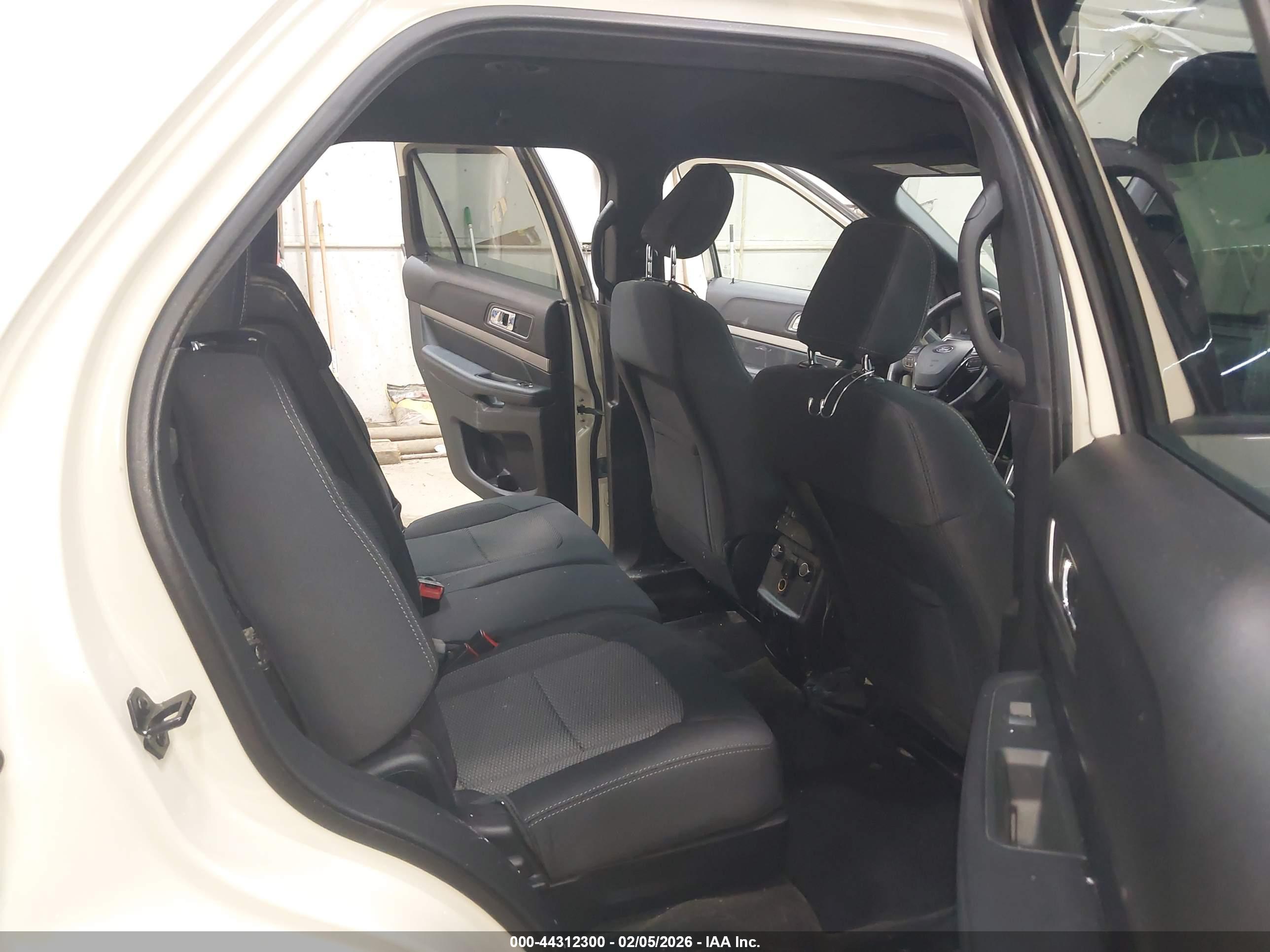 FORD EXPLORER image 8